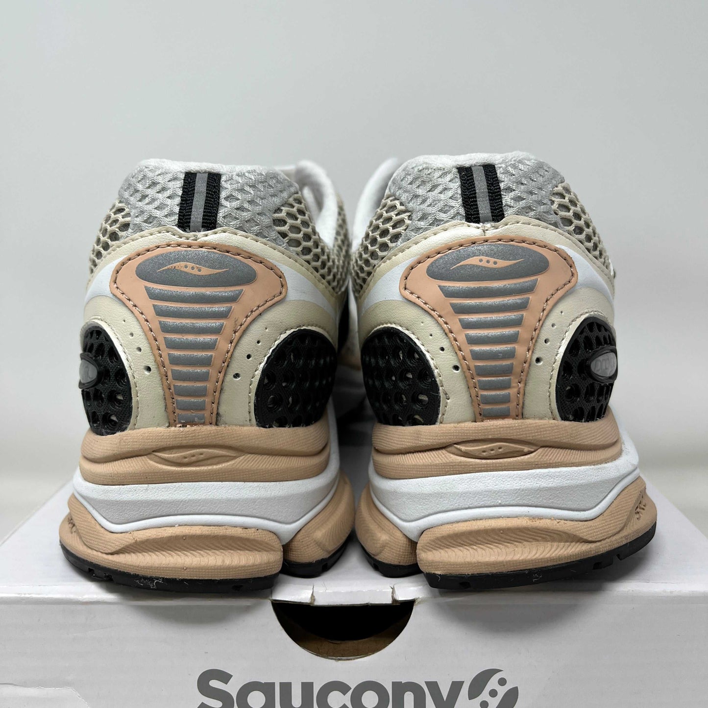 Saucony ProGrid Triumph 4 Cream Tan Used