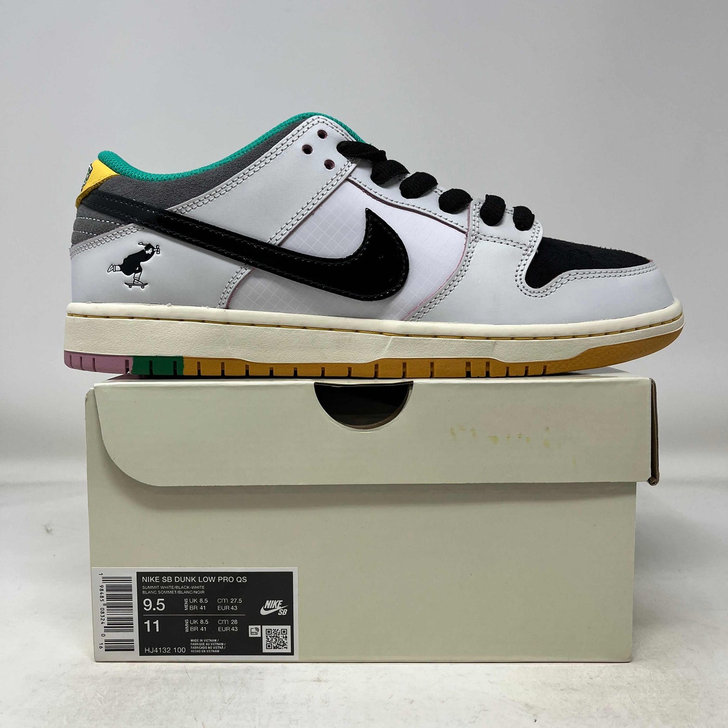 Nike SB Dunk Low CSEF sneaker in black, white, green, and yellow colors displayed on a shoe box with size label.