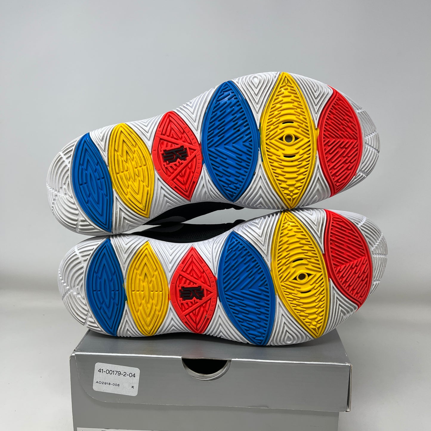 Nike Kyrie 5 Friends Used
