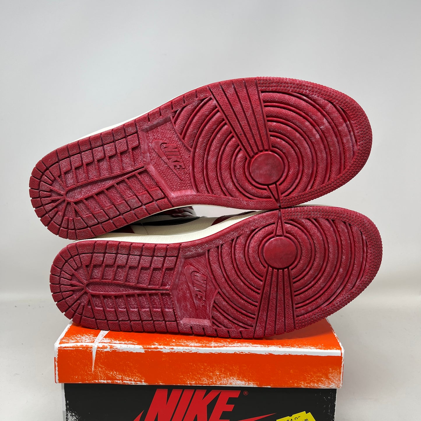 Jordan 1 Retro High OG Chicago Lost and Found Used