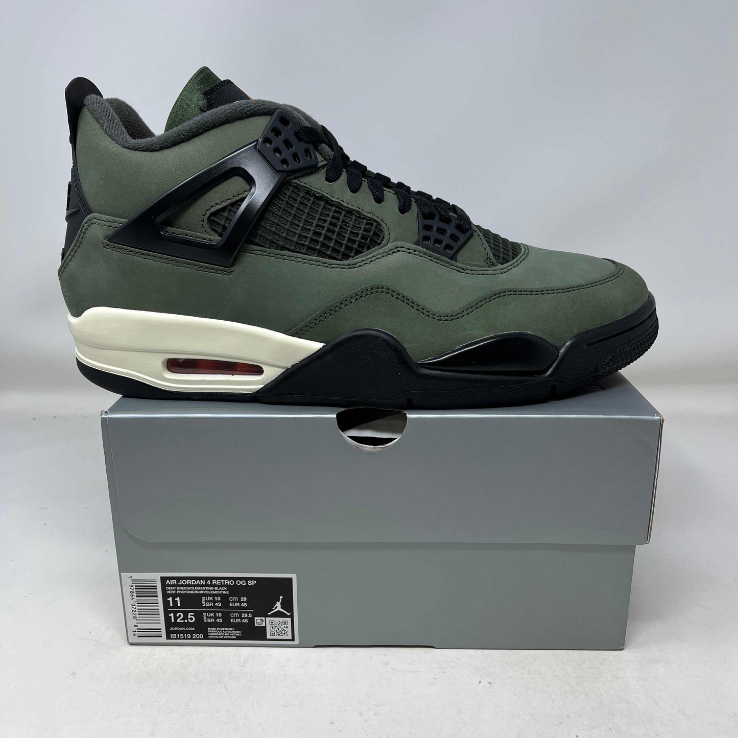 Jordan 4 Retro OG SP Undefeated sneaker in olive green on gray shoebox