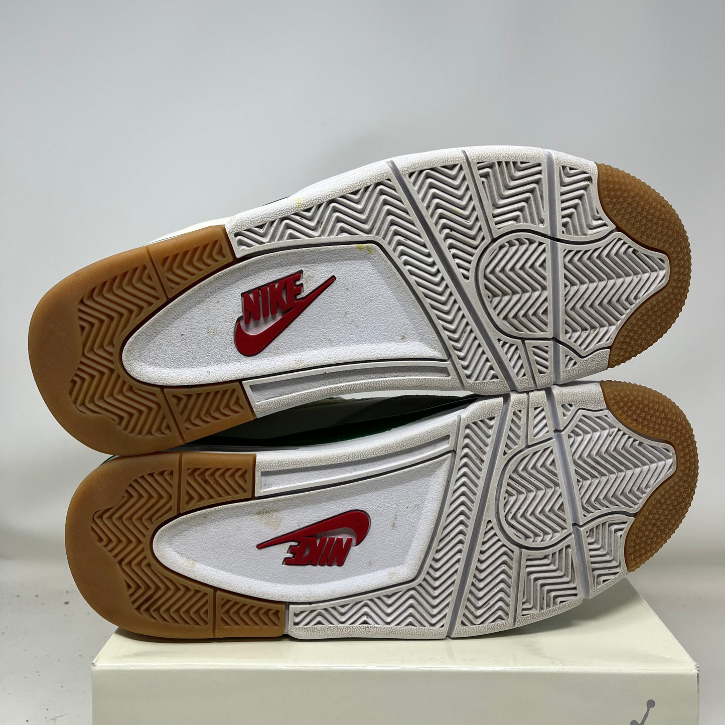 Jordan 4 Retro SB Pine Green Used