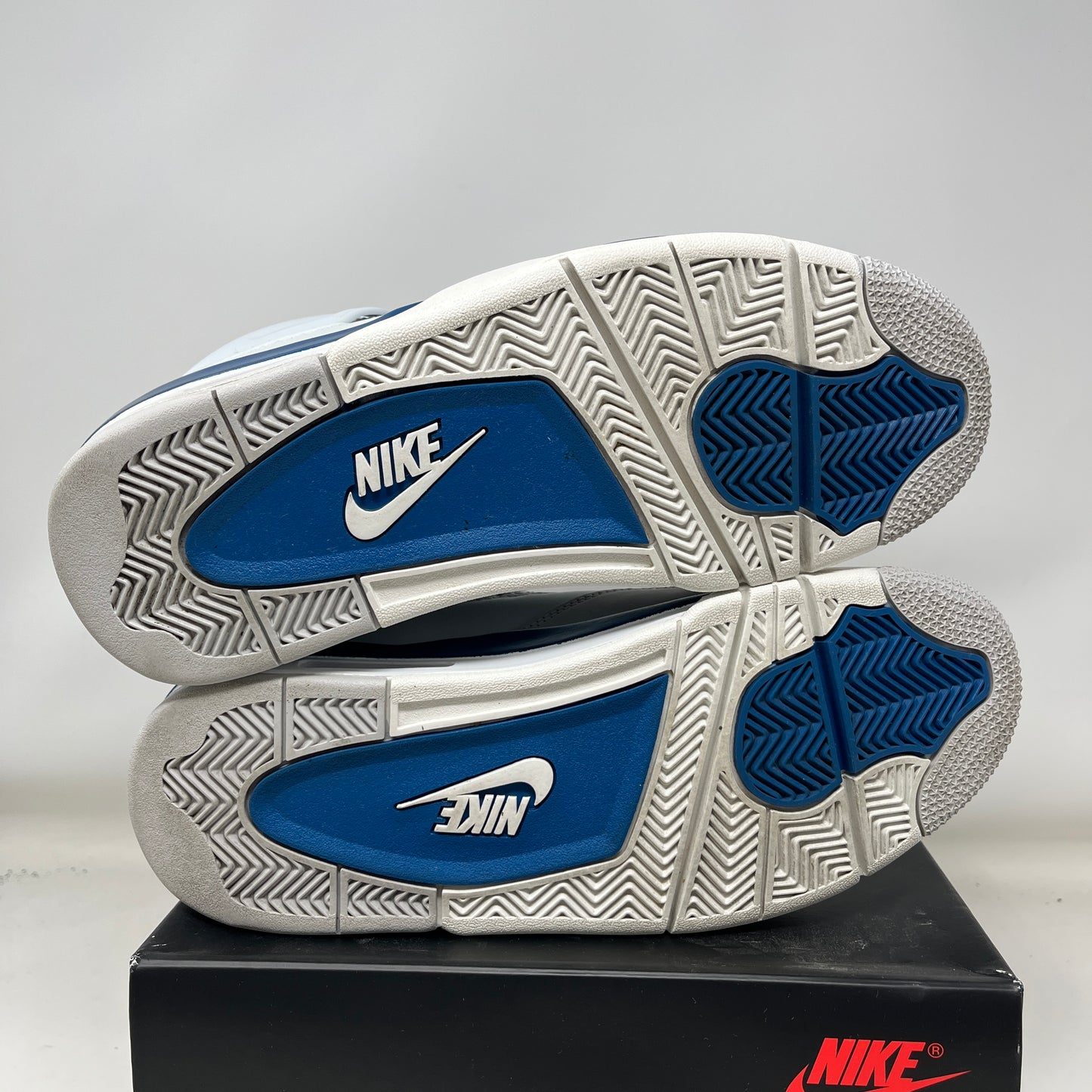 Jordan 4 Retro Military Blue (2024) Used