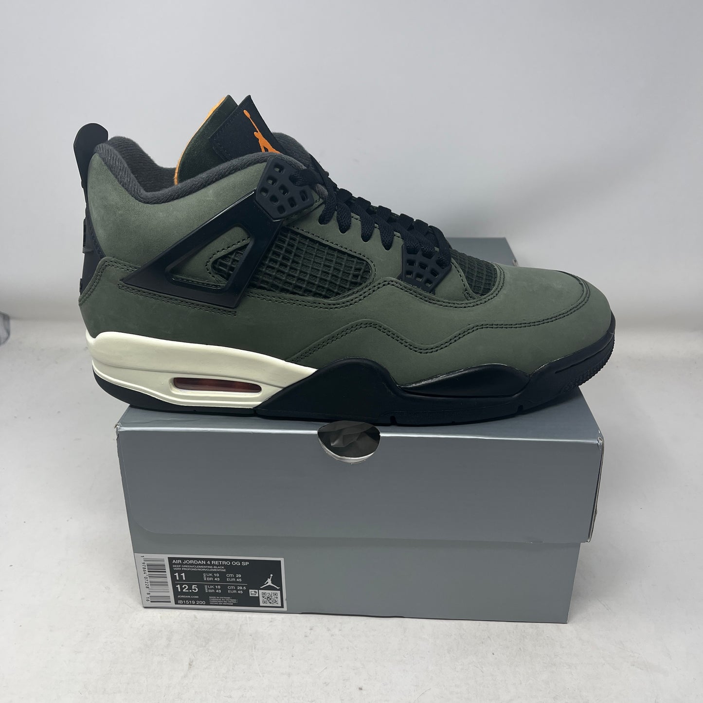 Jordan 4 Retro OG SP Undefeated (2025)