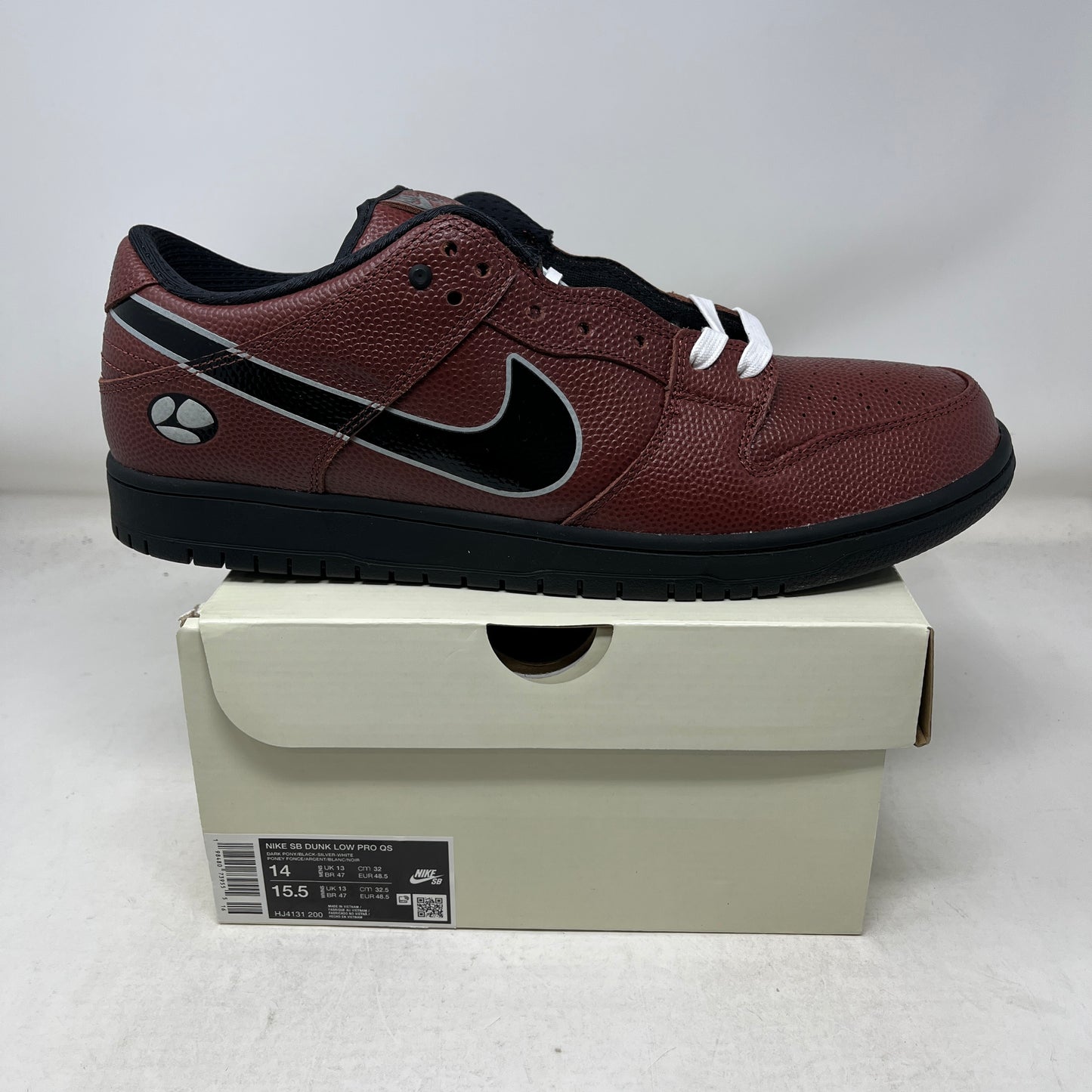 Nike SB Dunk Low Limosine Skateboards