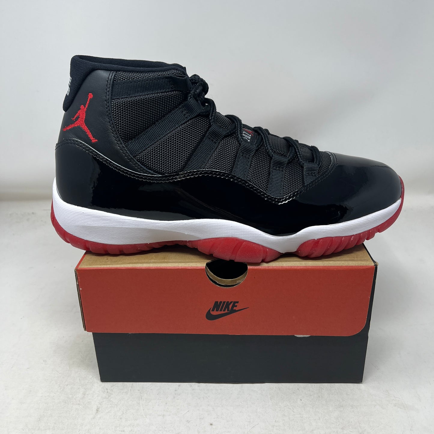 Jordan 11 Retro Playoffs Bred (2019)