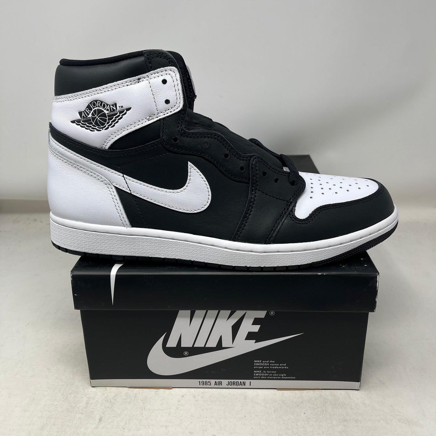 Jordan 1 Retro High OG Black White
