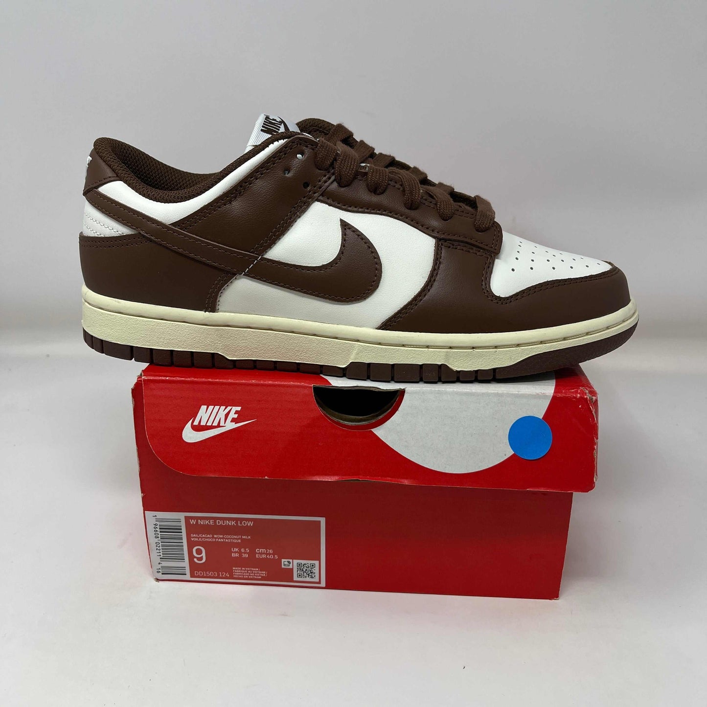 Nike Dunk Low Cacao Wow women's sneaker in brown and white on Nike red shoebox