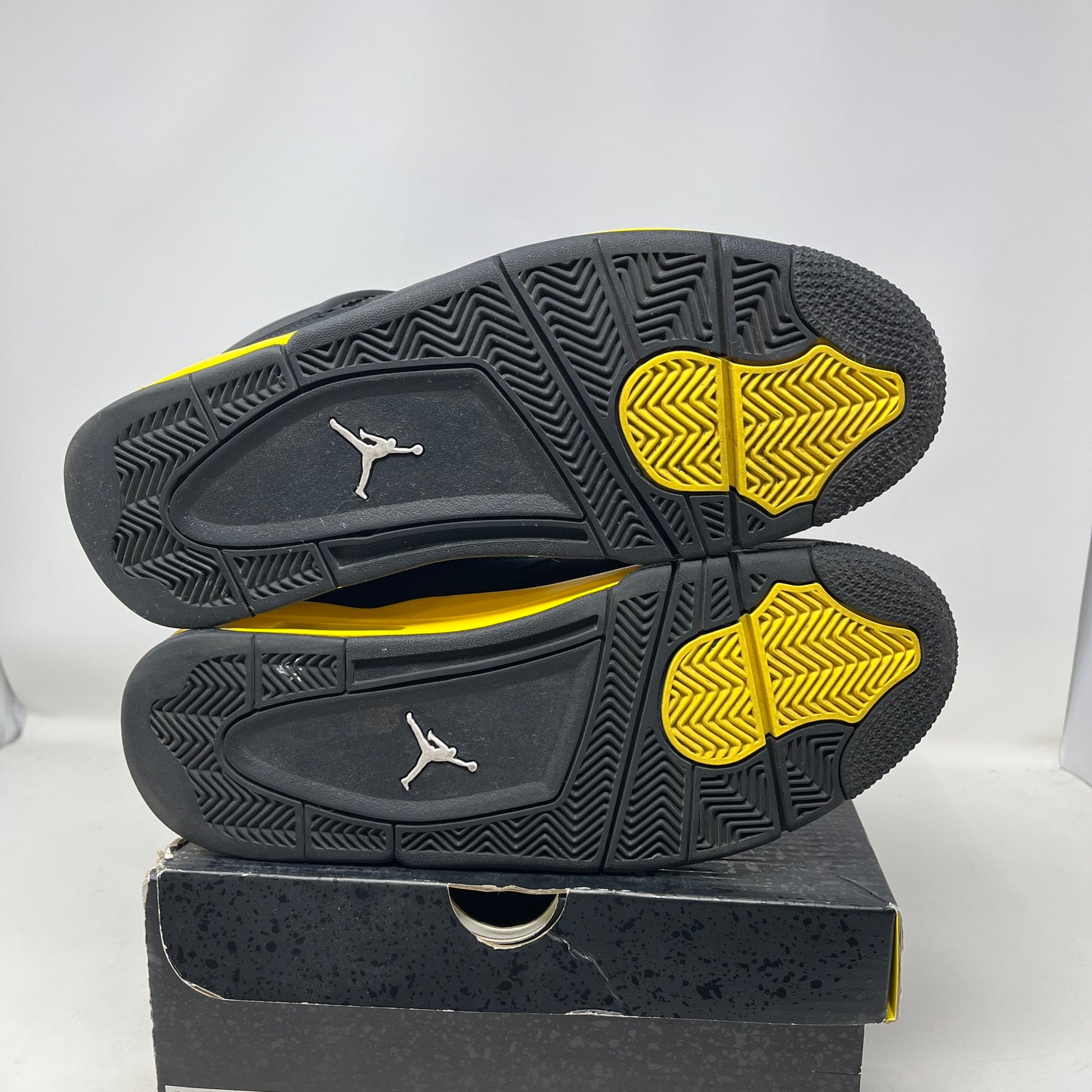 Jordan 4 Retro Thunder (2023) Used
