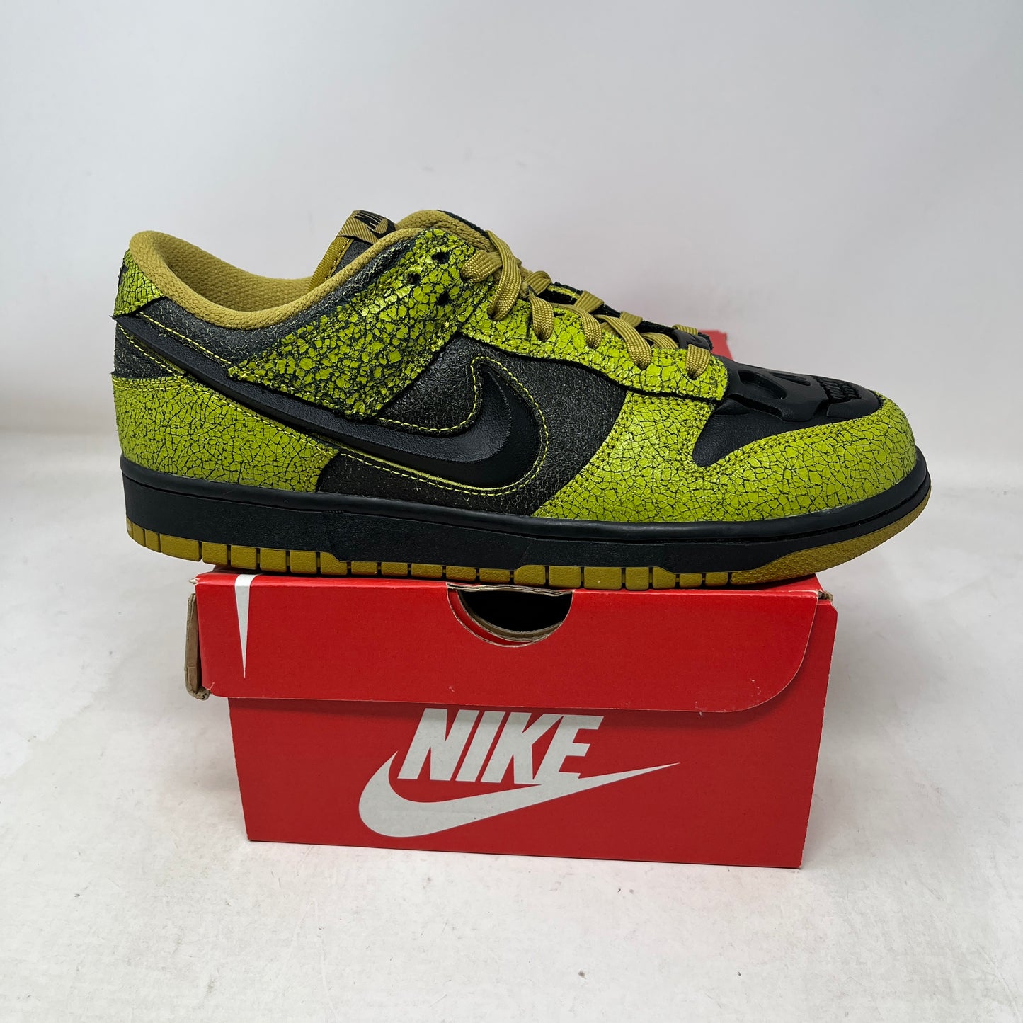 Nike Dunk Low Retro QS Halloween Skull