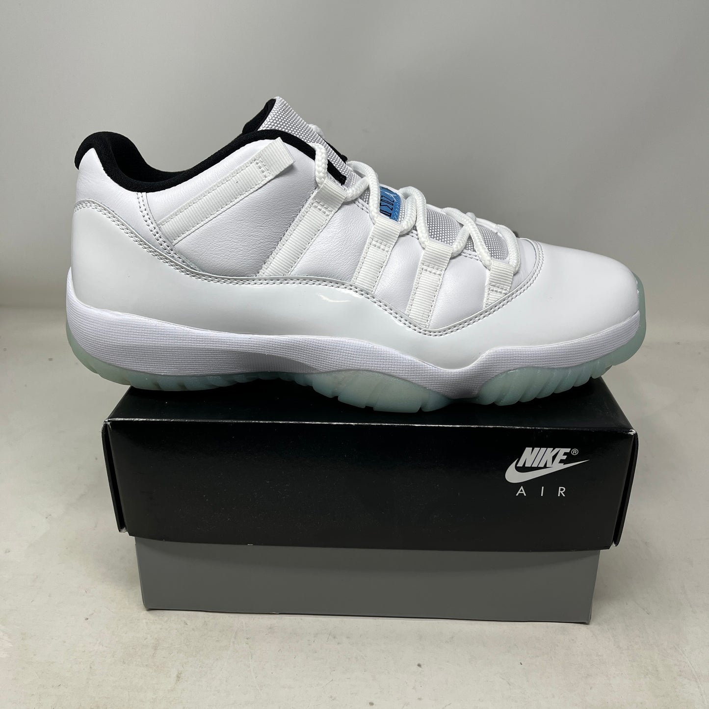 Jordan 11 Retro Low Legend Blue