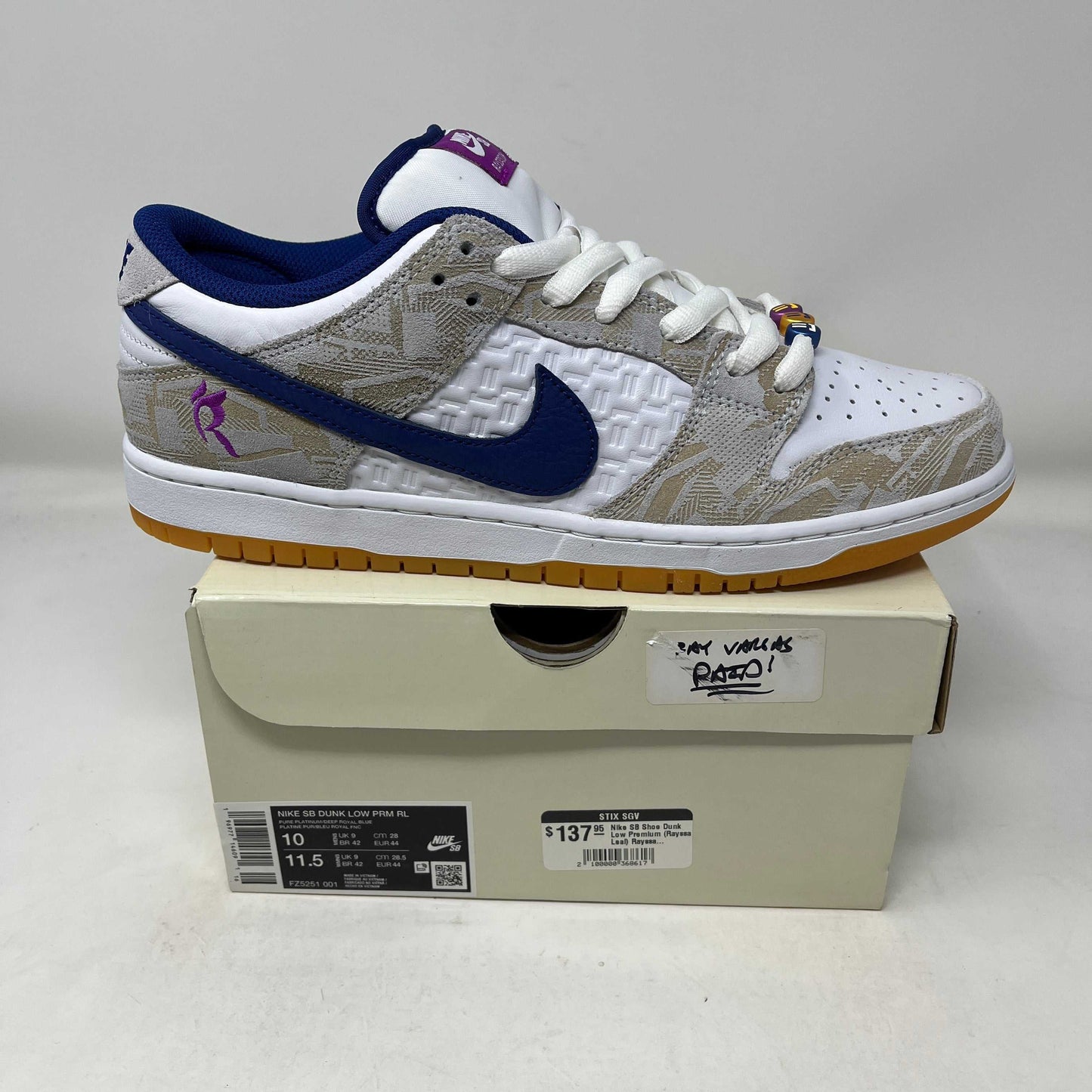 Nike SB Dunk Low Rayssa Leal sneaker in white, blue, and gray with gum sole on shoebox.