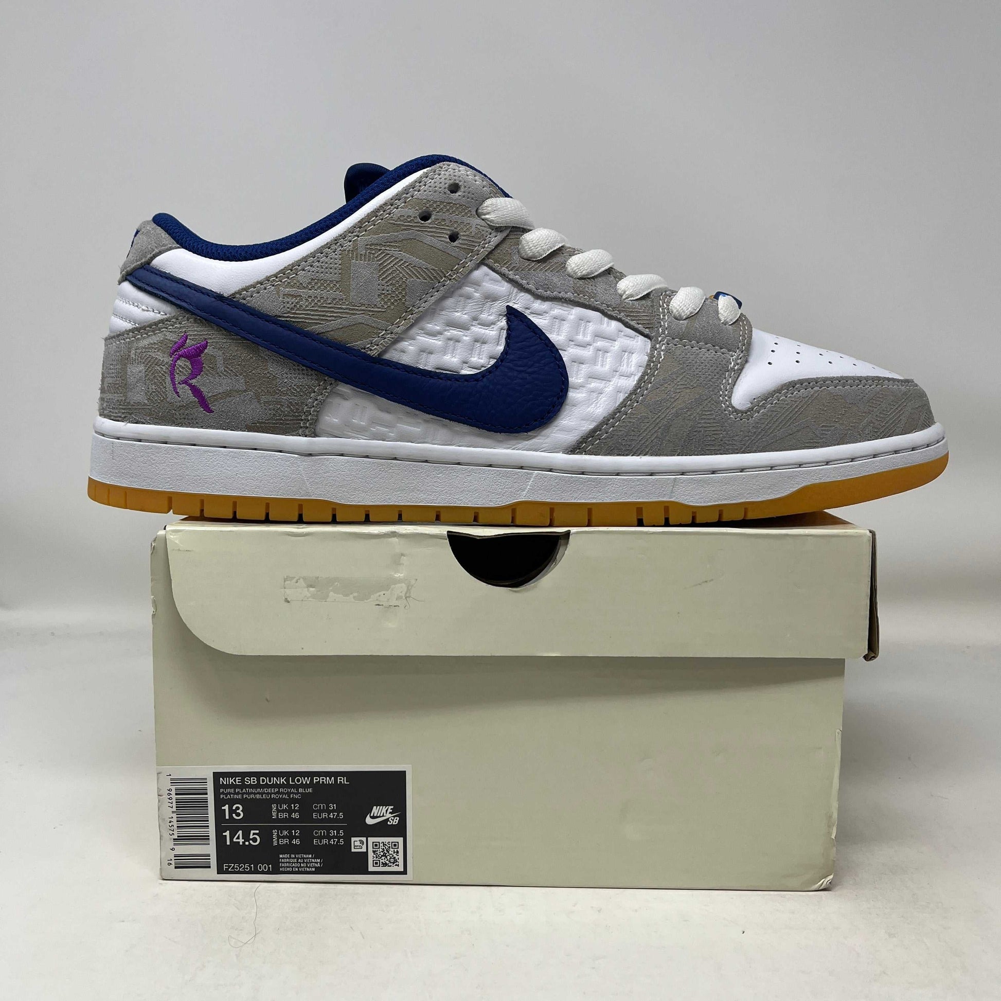 Nike SB Dunk Low Rayssa Leal used sneaker in white, gray, and blue on box