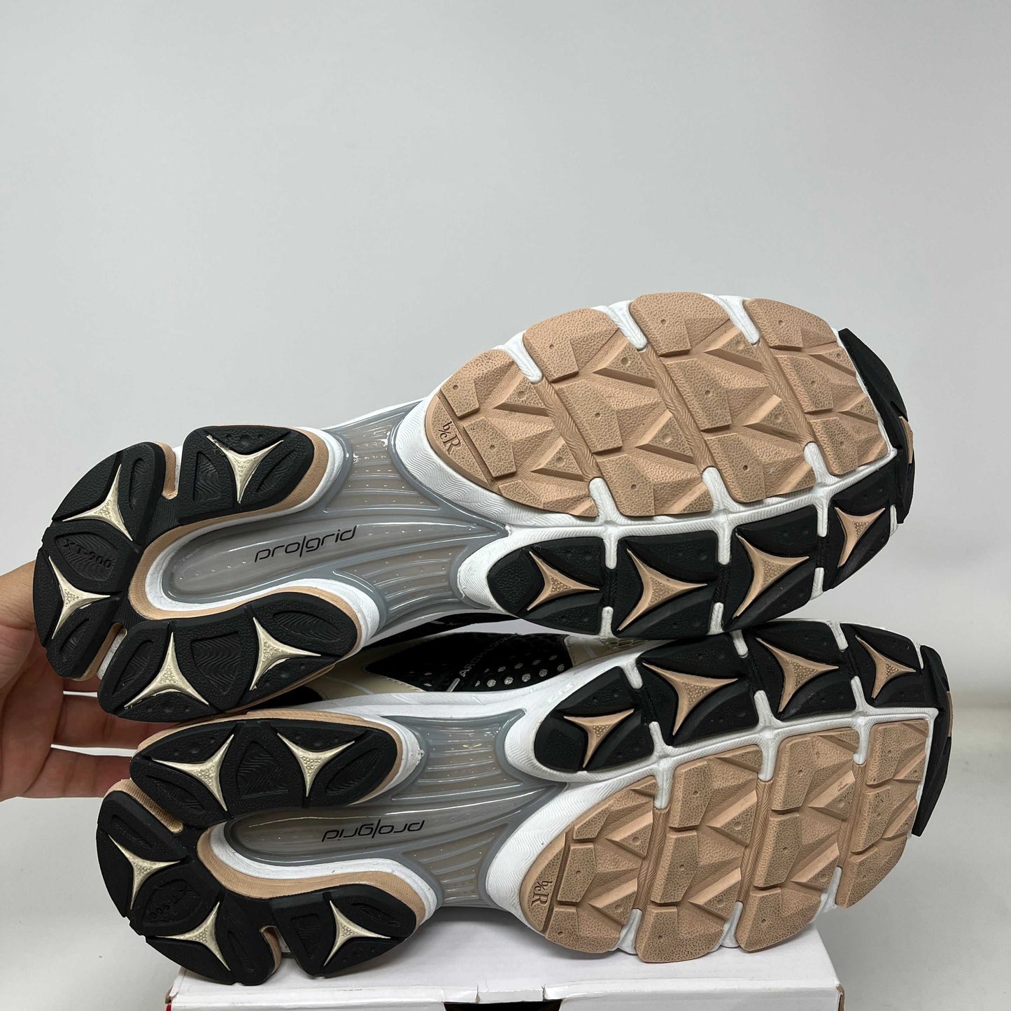 Saucony ProGrid Triumph 4 Cream Tan Used