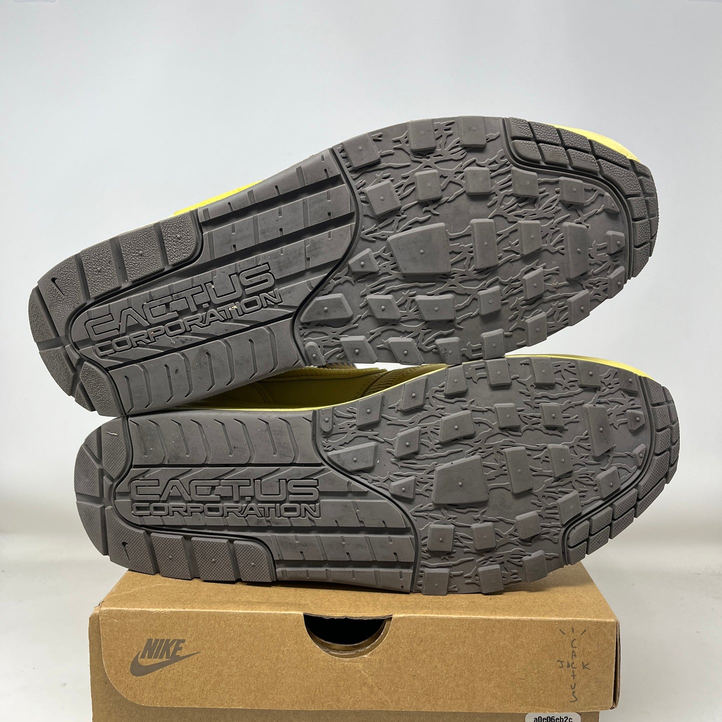 Nike Air Max 1 Travis Scott Cactus Jack Saturn Gold Used