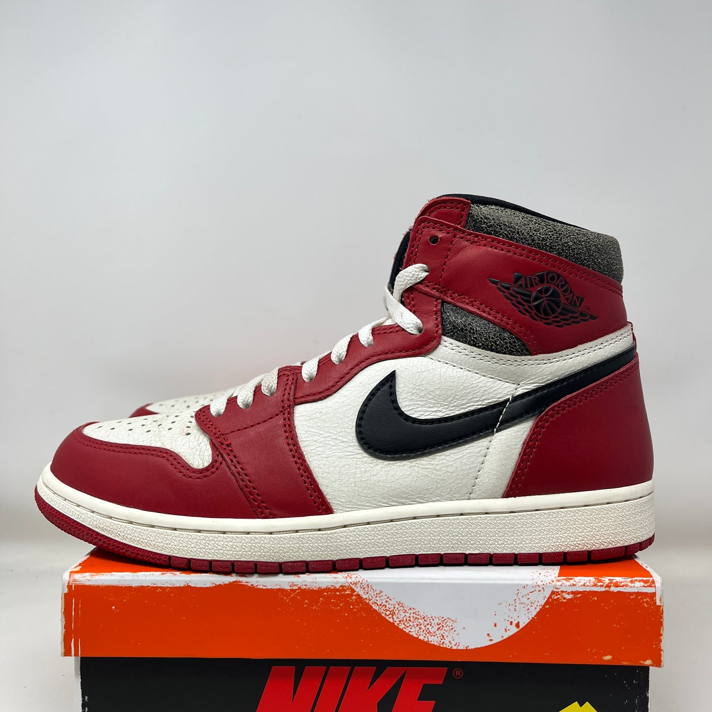 Jordan 1 Retro High OG Chicago Lost and Found Used