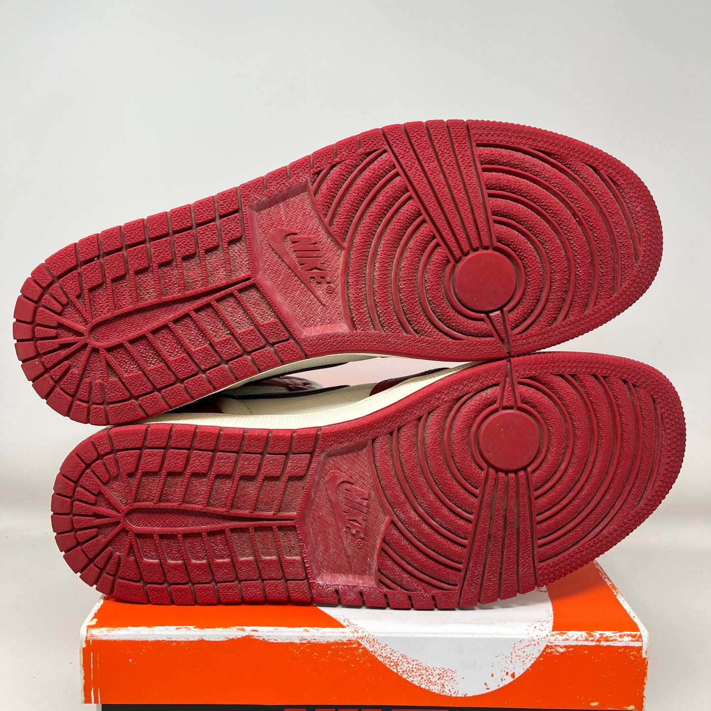 Jordan 1 Retro High OG Chicago Lost and Found Used