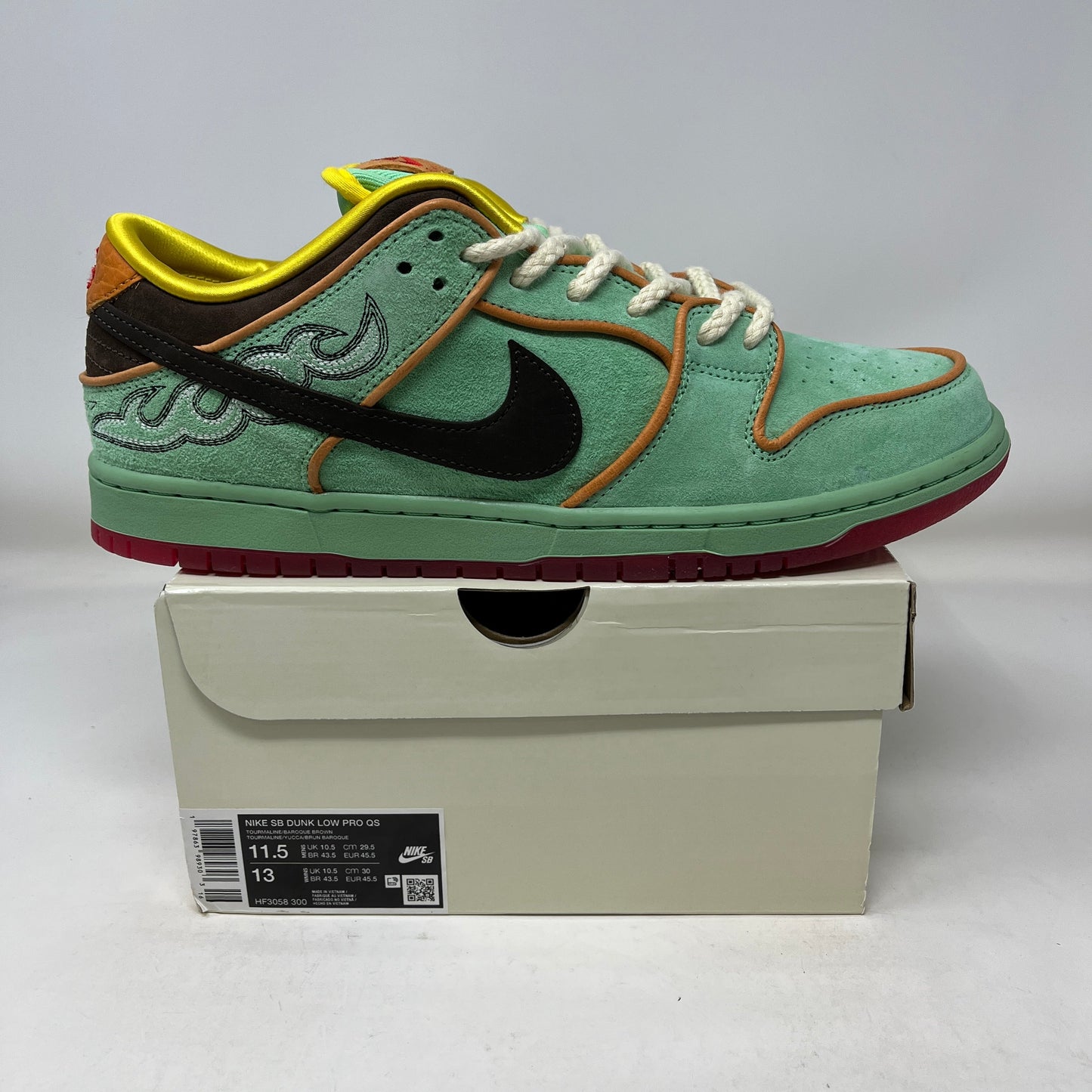 Nike SB Dunk Low Rodeo Tourmaline sneaker in green with black swoosh and yellow lining on box