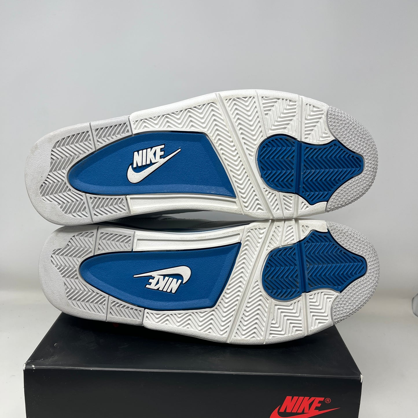 Jordan 4 Retro Military Blue (2024) Used