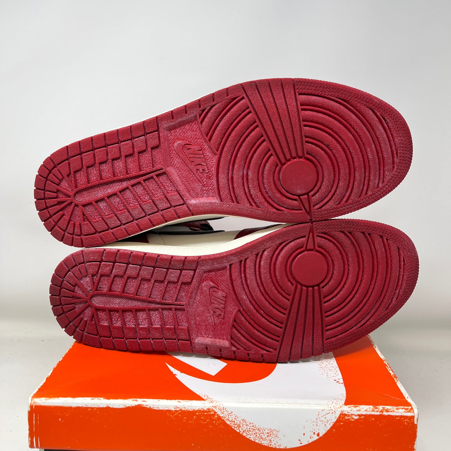 Jordan 1 Retro High OG Chicago Lost and Found Used