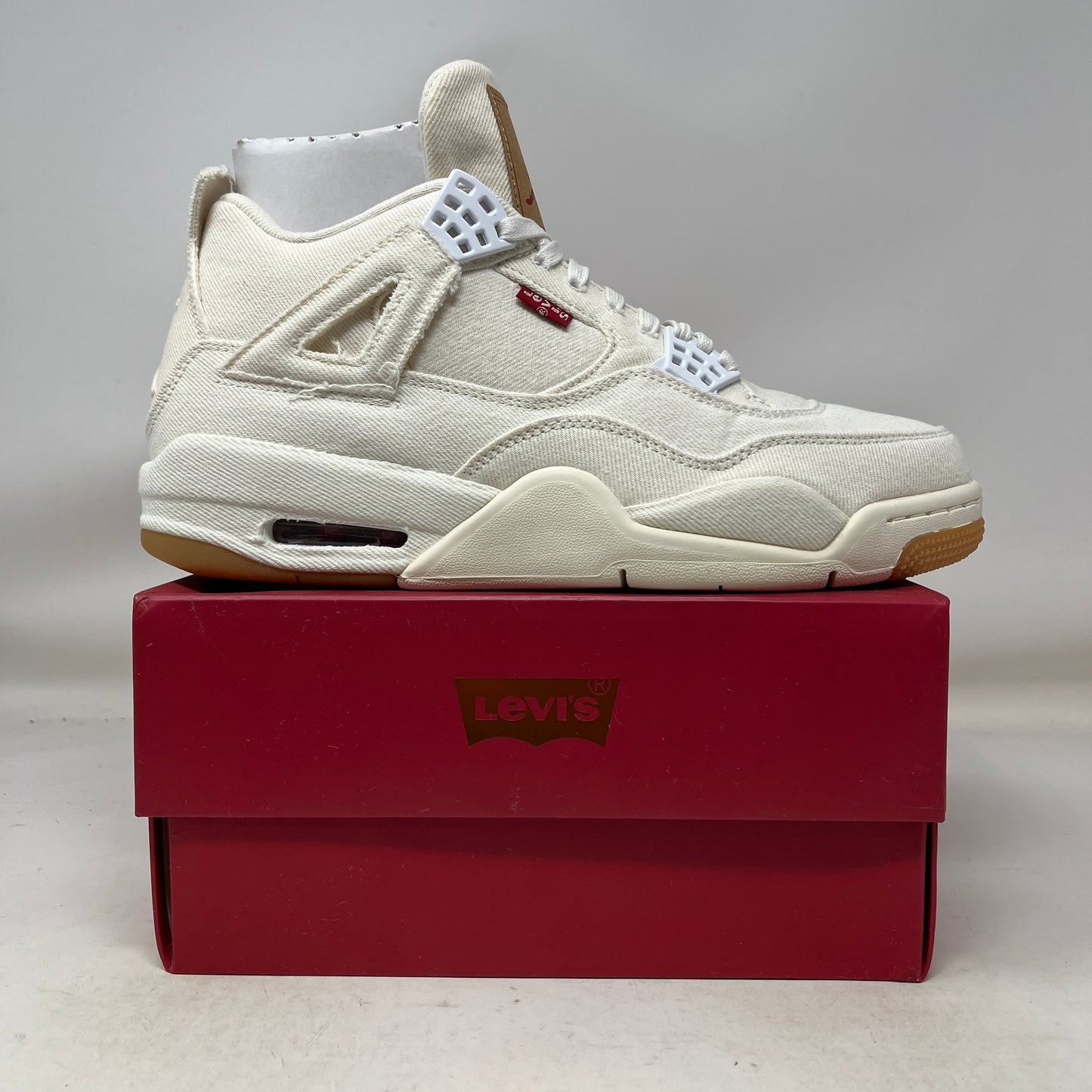 Jordan 4 Retro Levi's White (Levi's Tag)