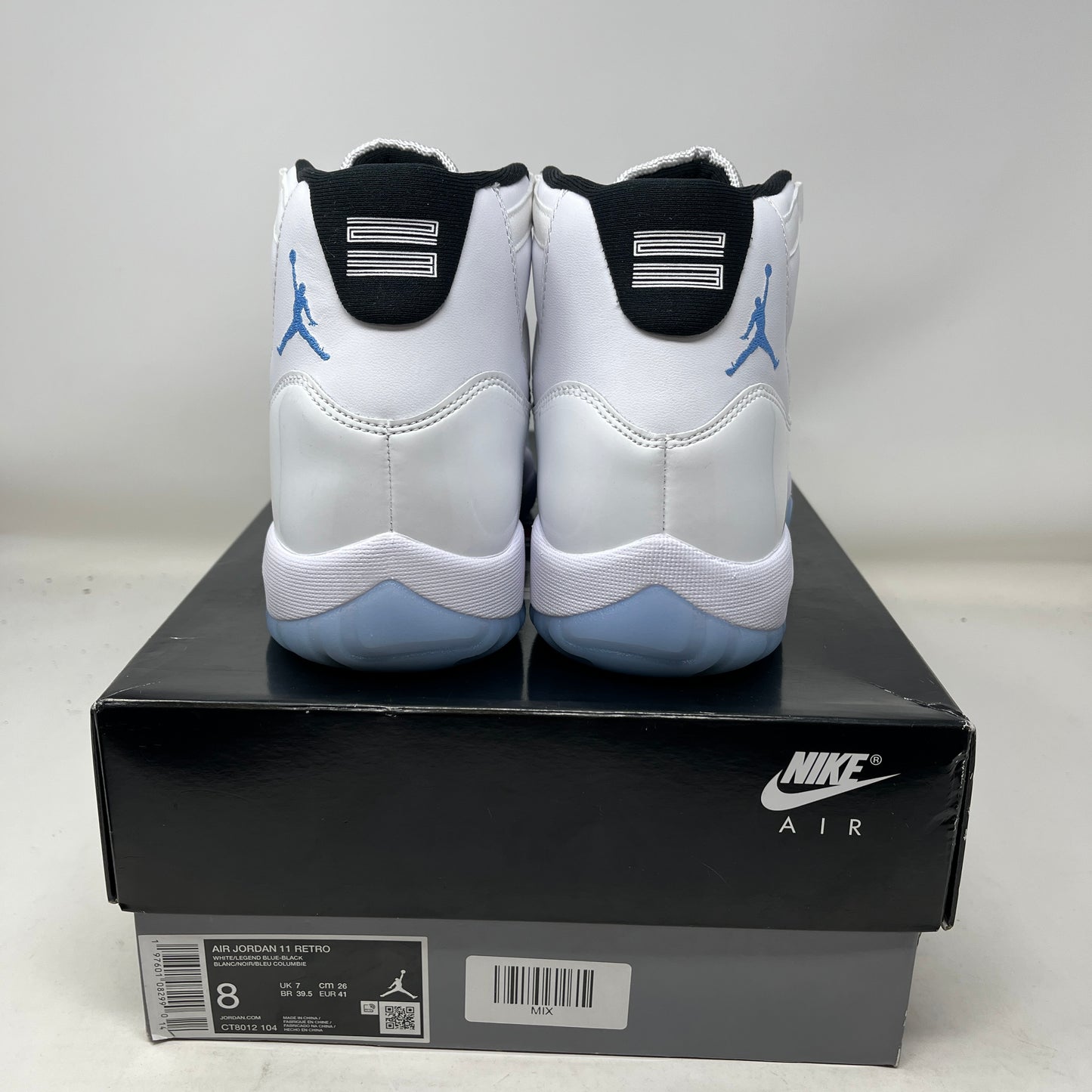 Jordan 11 Retro Legend Blue (2024) Used