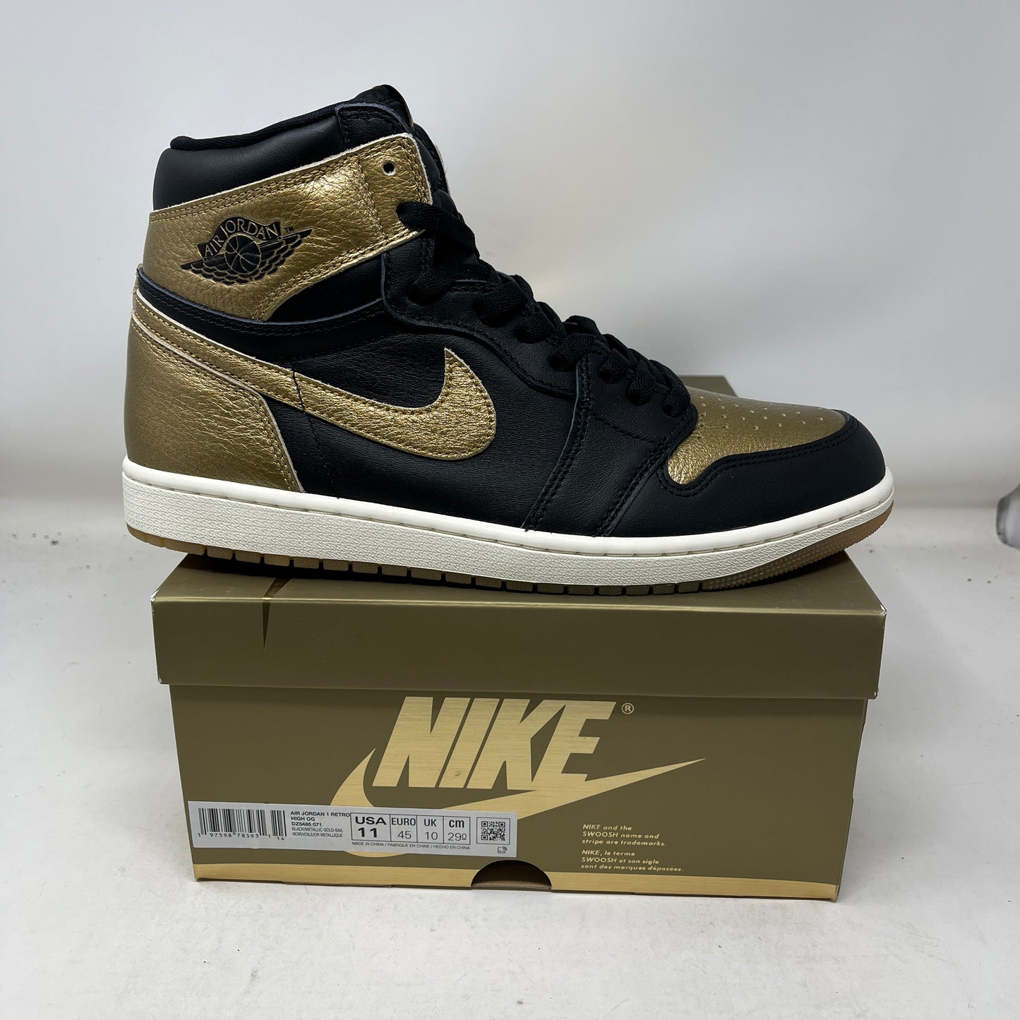 Jordan 1 Retro High OG Black Metallic Gold