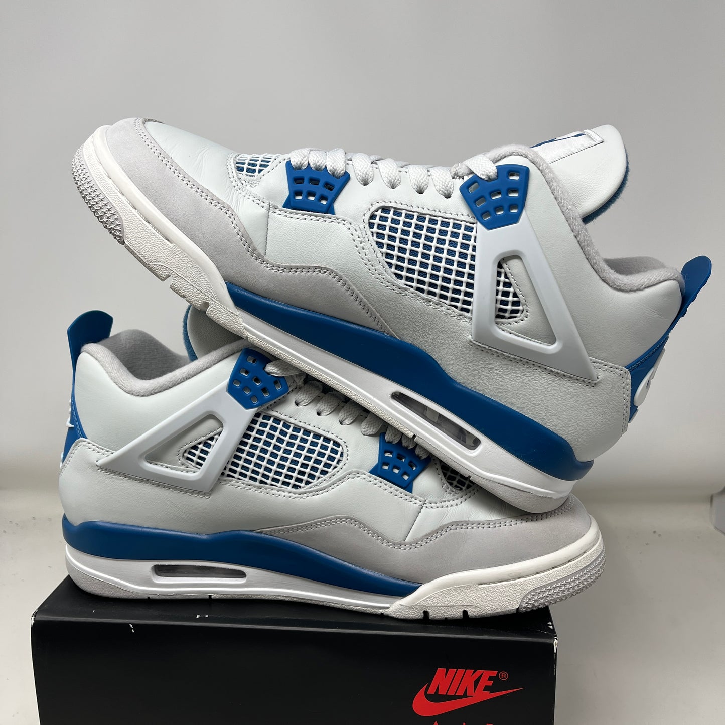 Jordan 4 Retro Military Blue (2024) Used