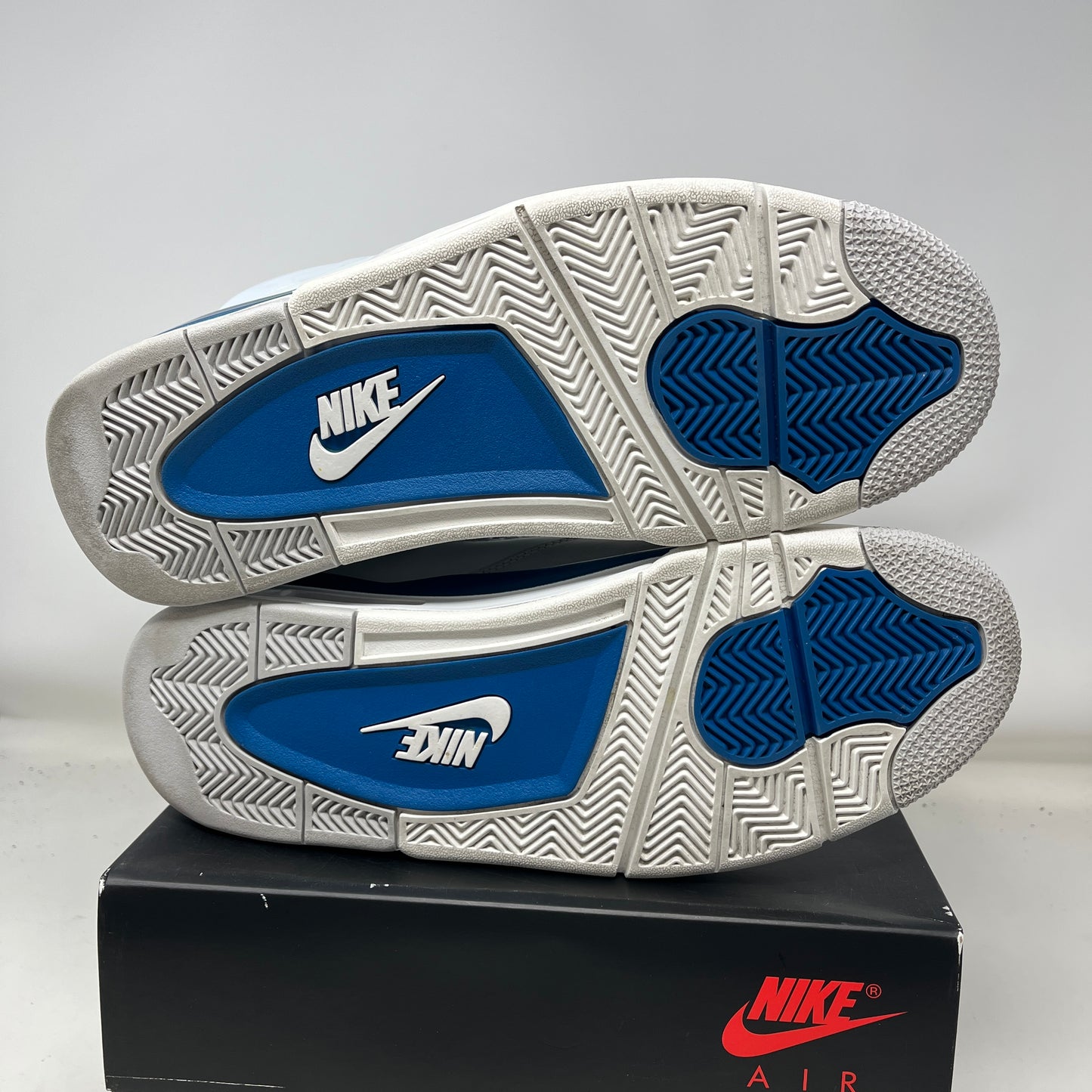 Jordan 4 Retro Military Blue (2024) Used