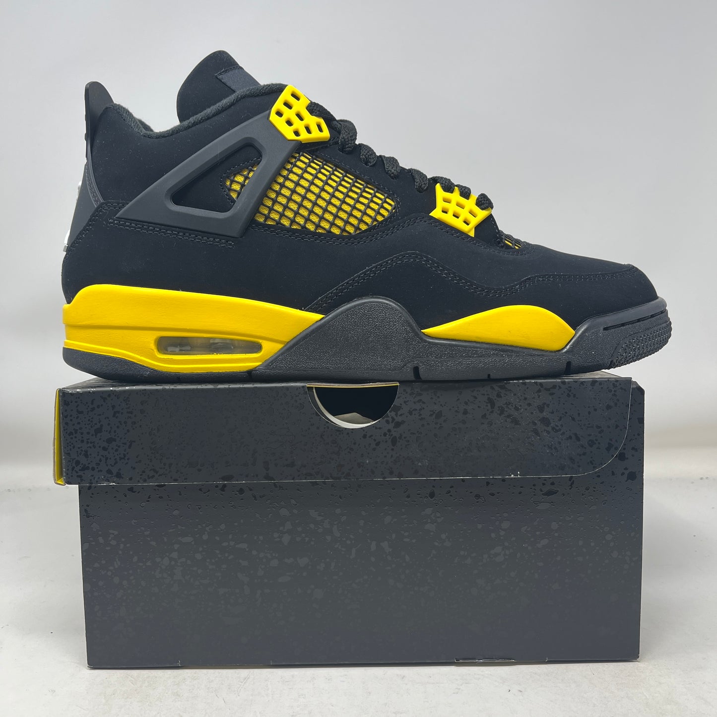 Jordan 4 Retro Thunder (2023)