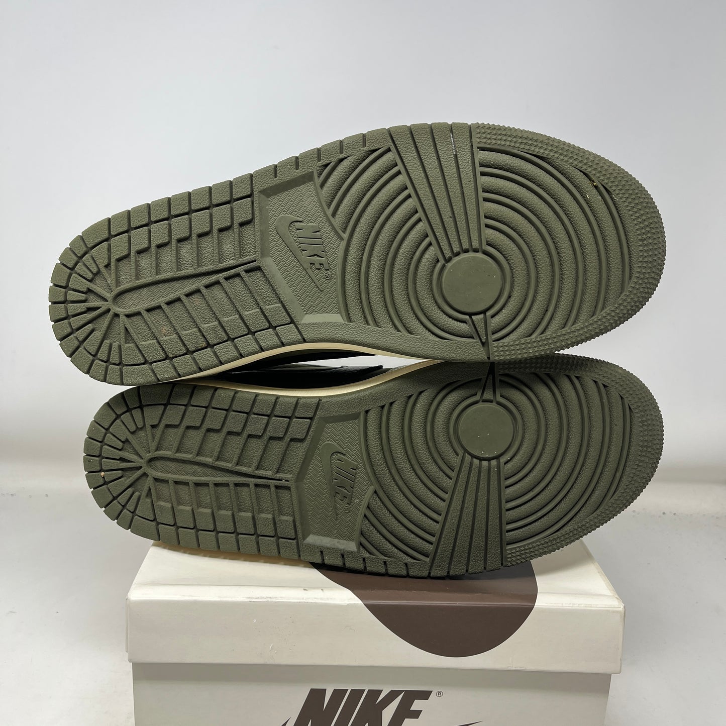 Jordan 1 Retro Low OG SP Travis Scott Medium Olive Used