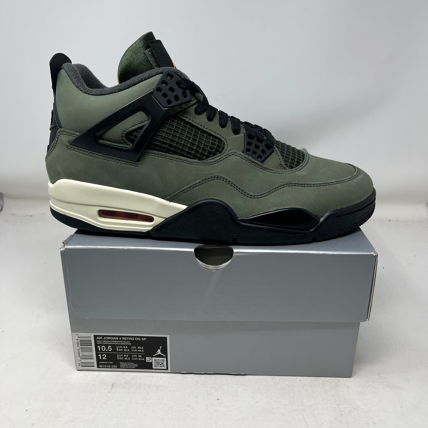Jordan 4 Retro OG SP Undefeated (2025)
