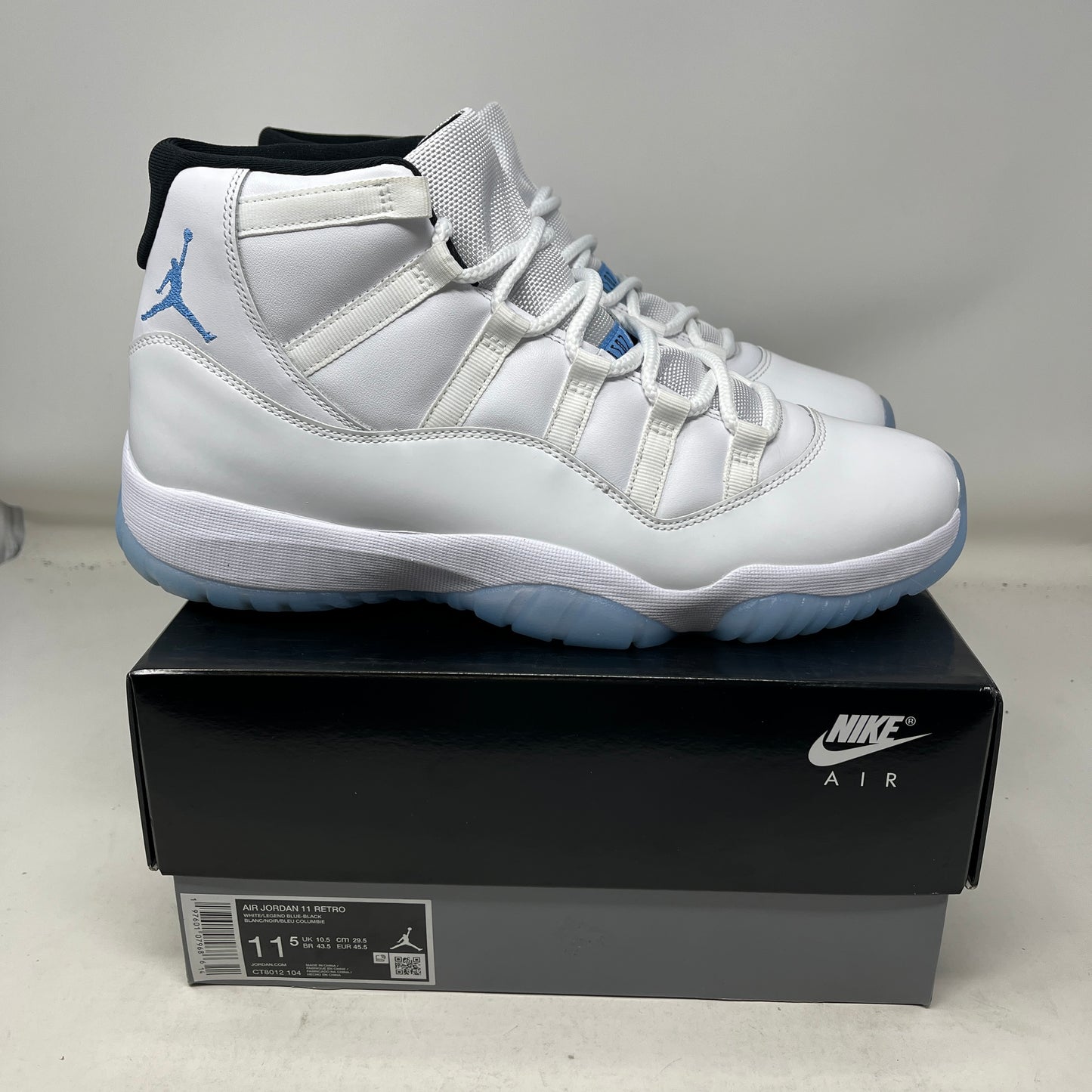 Jordan 11 Retro Legend Blue (2024) Used