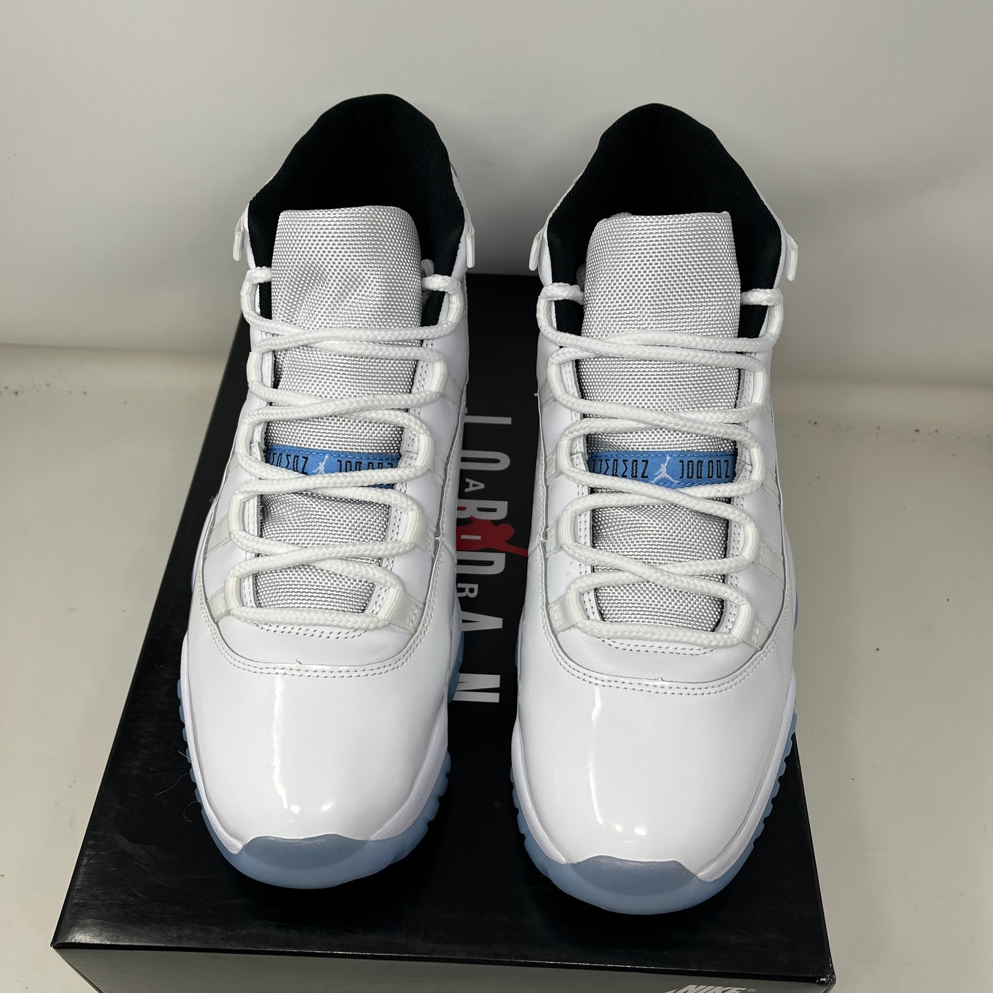 Jordan 11 Retro Legend Blue (2024) Used