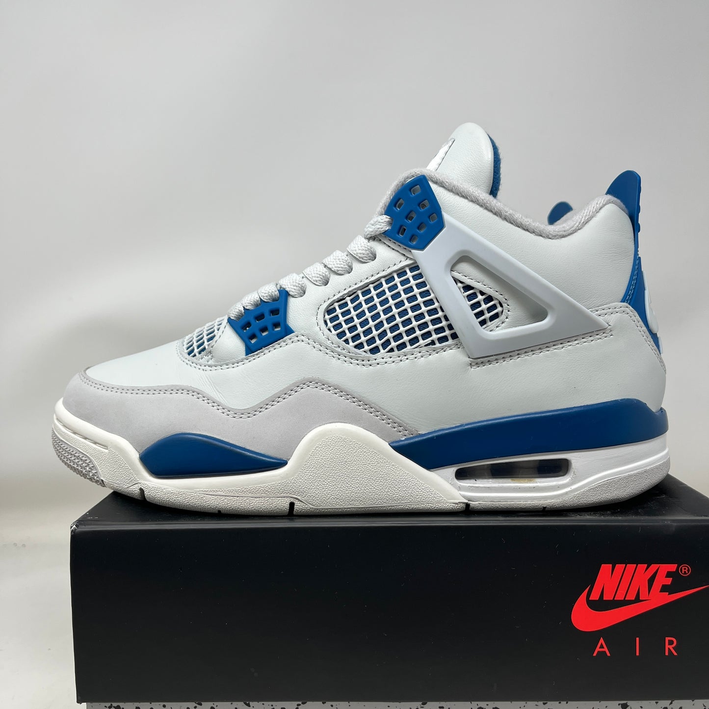 Jordan 4 Retro Military Blue (2024) Used