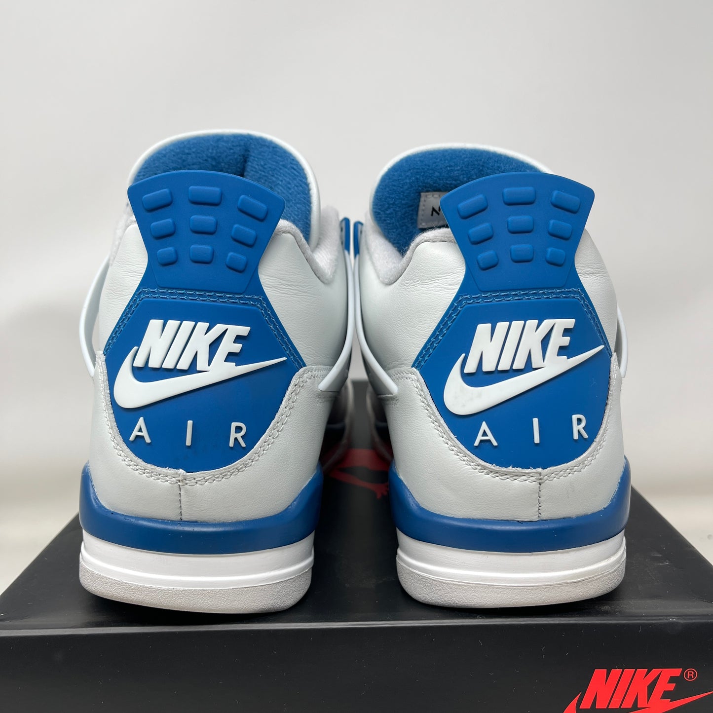Jordan 4 Retro Military Blue (2024) Used