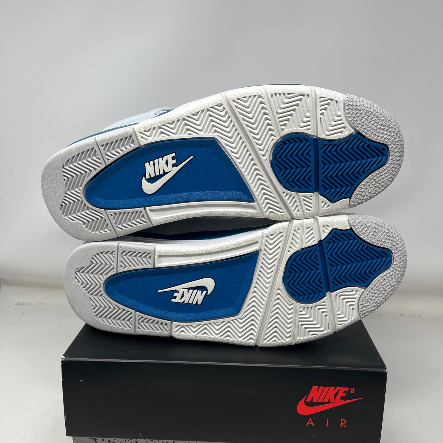 Jordan 4 Retro Military Blue (2024) Used