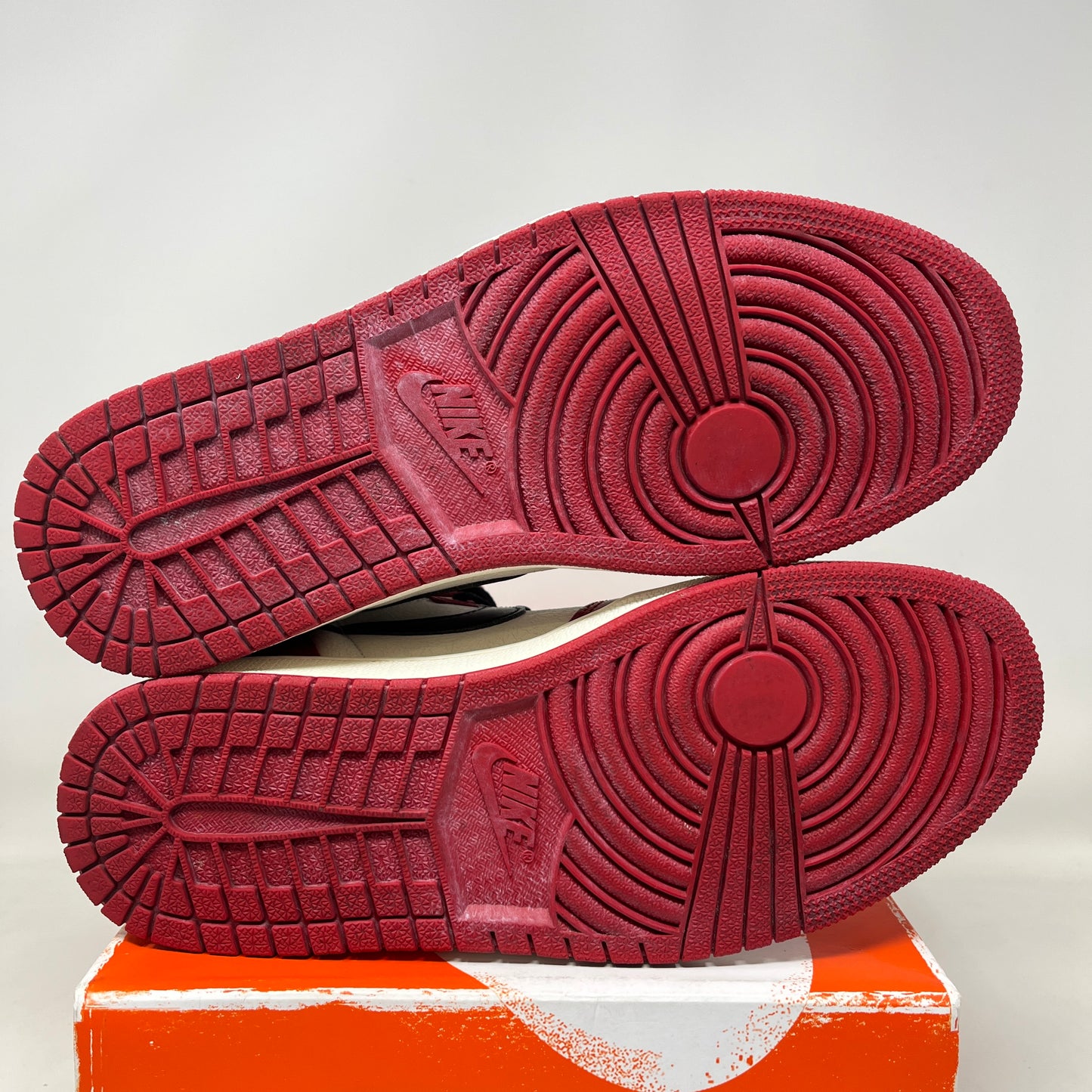 Jordan 1 Retro High OG Chicago Lost and Found Used