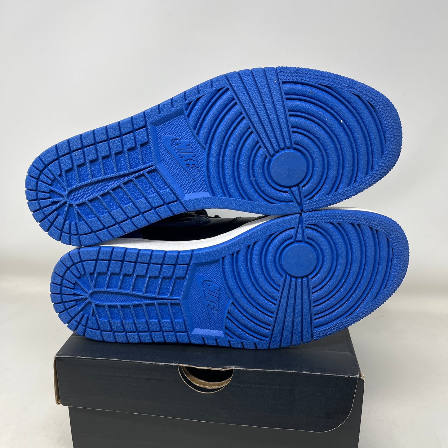 Jordan 1 Retro Royal (2017) Used (Replacement Box)