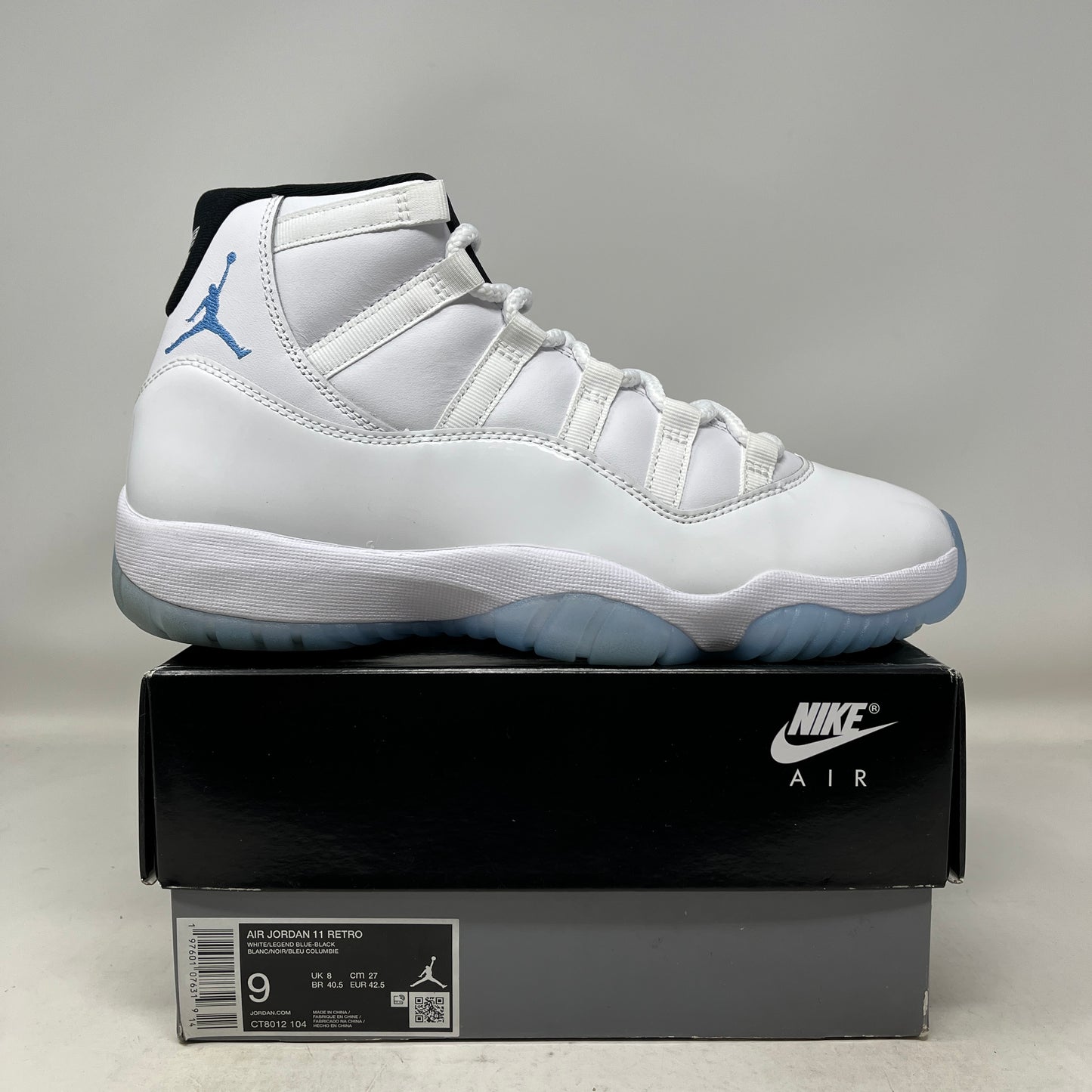 Jordan 11 Retro Legend Blue (2024) Used