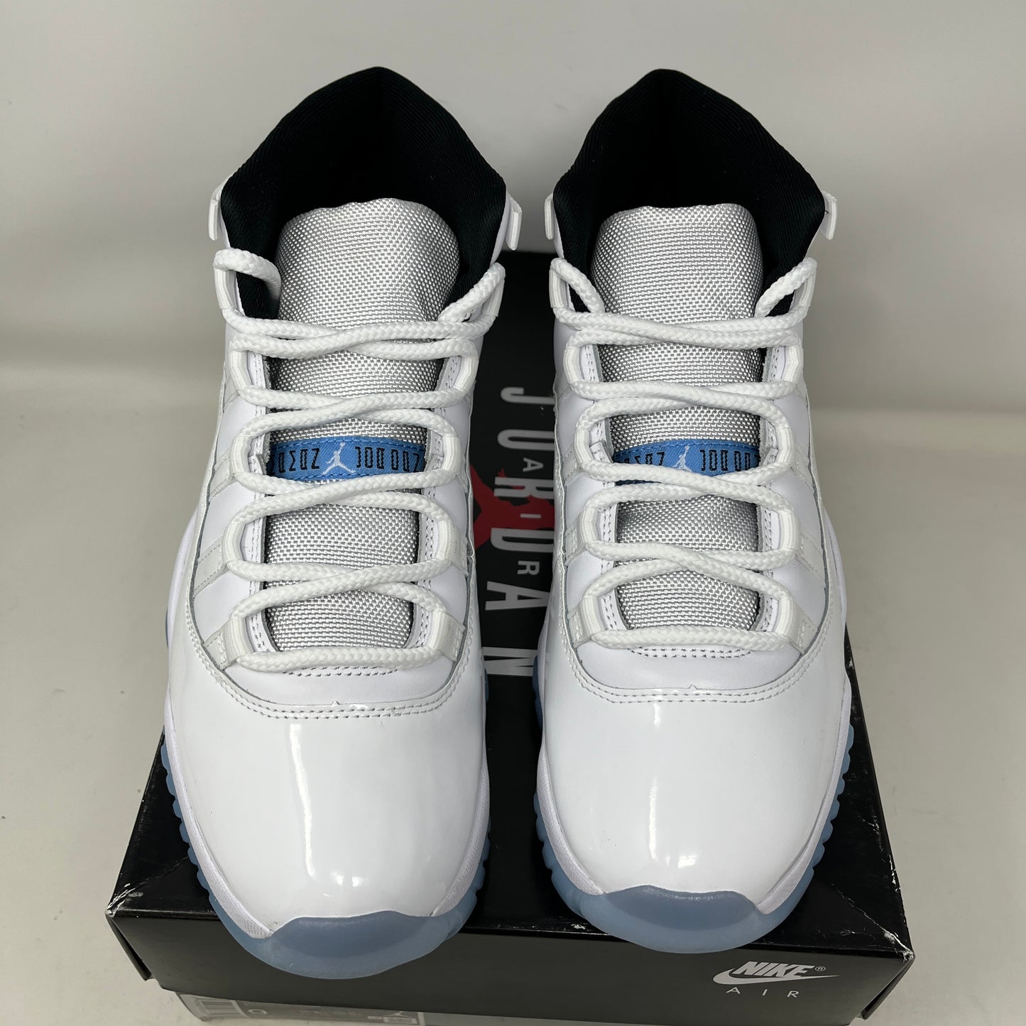 Jordan 11 Retro Legend Blue (2024) Used