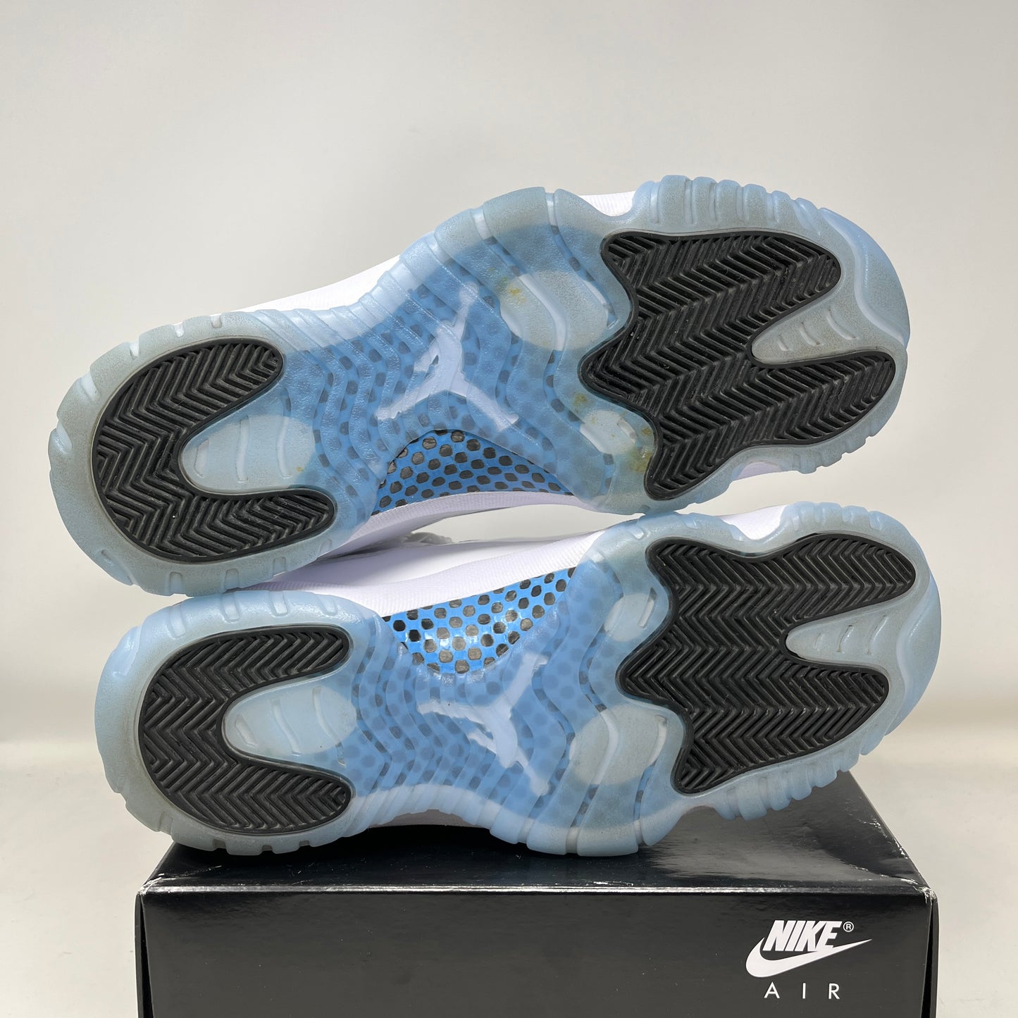 Jordan 11 Retro Legend Blue (2024) Used