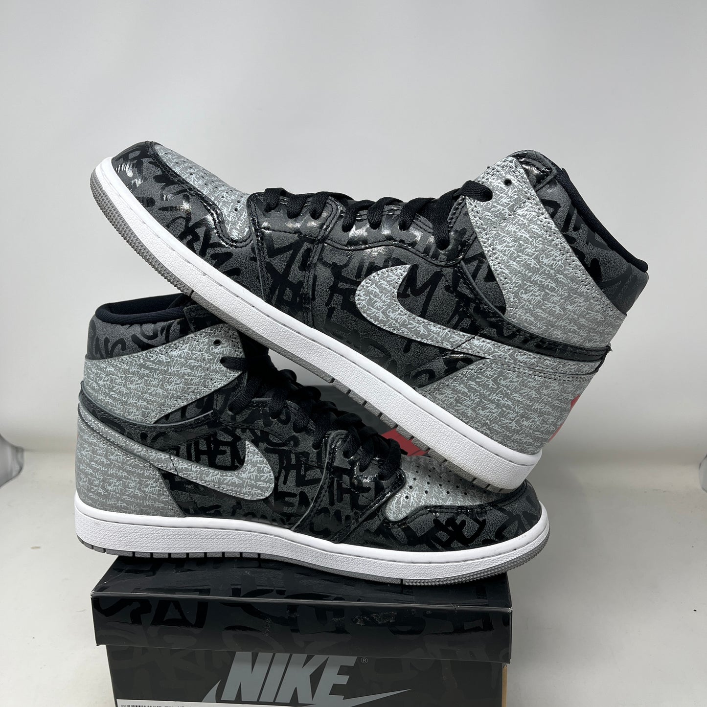 Jordan 1 Retro High OG Rebellionaire Used