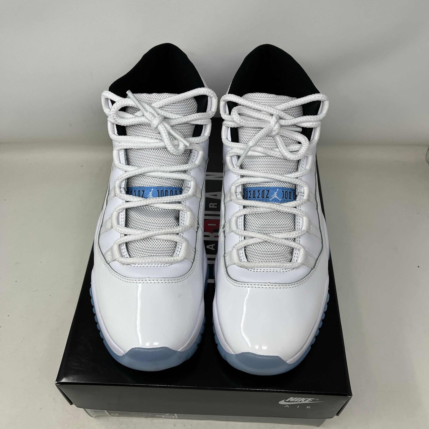 Jordan 11 Retro Legend Blue (2024) Used