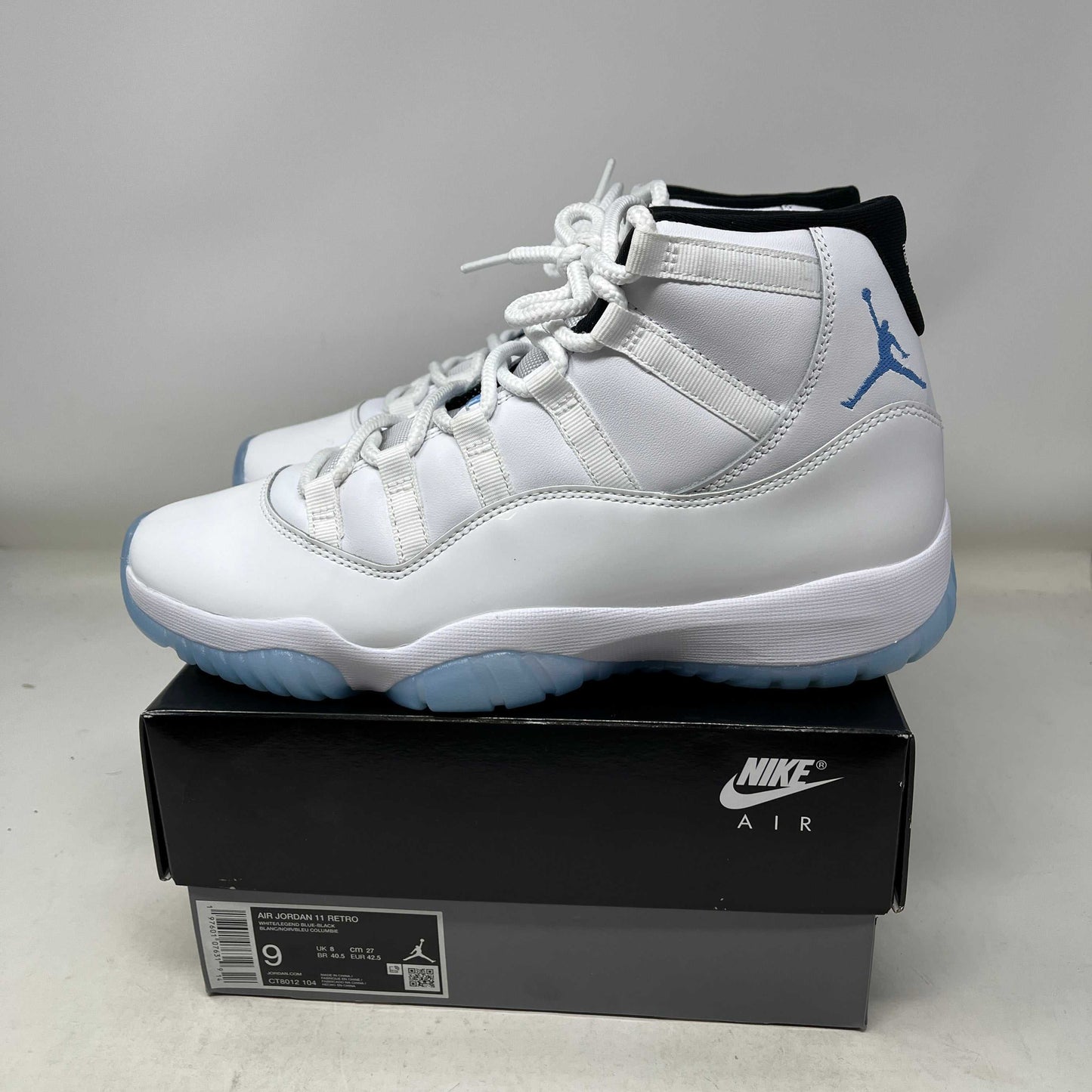 Jordan 11 Retro Legend Blue (2024) Used