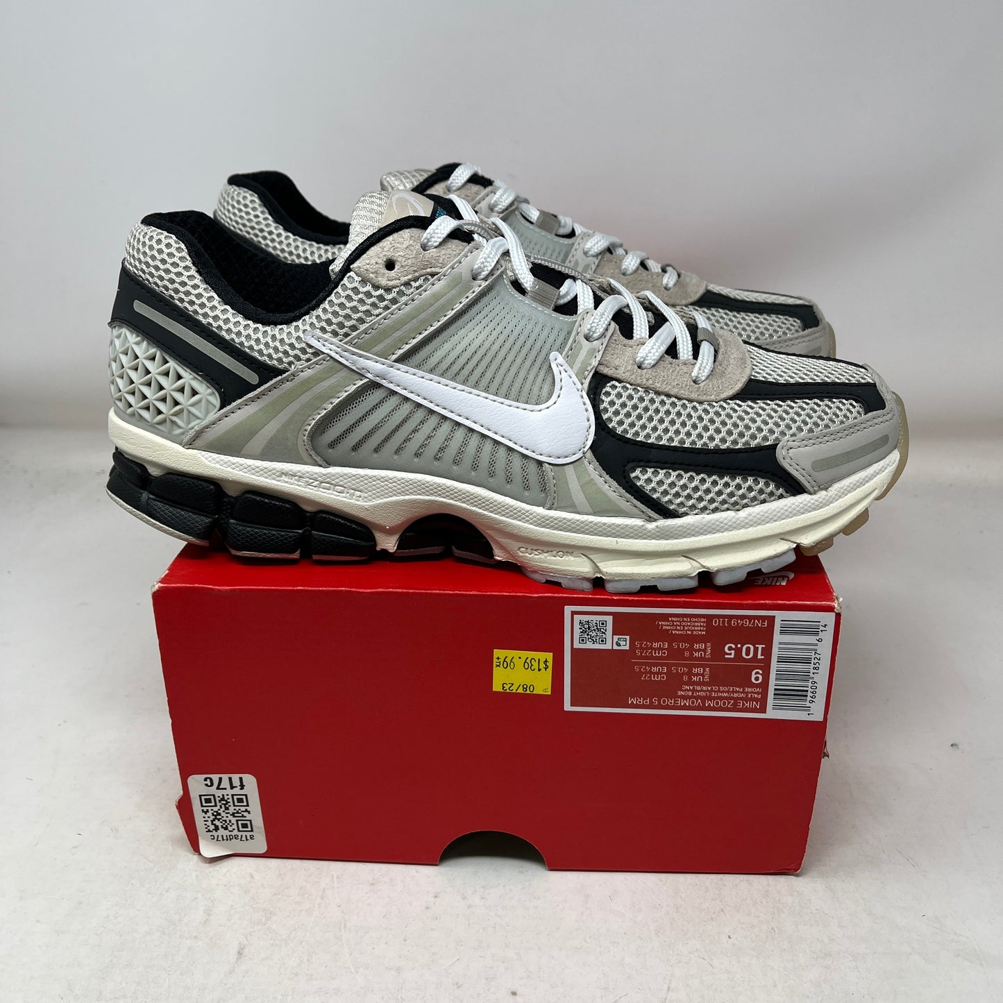 Nike Zoom Vomero 5 Supersonic Light Bone Black Used