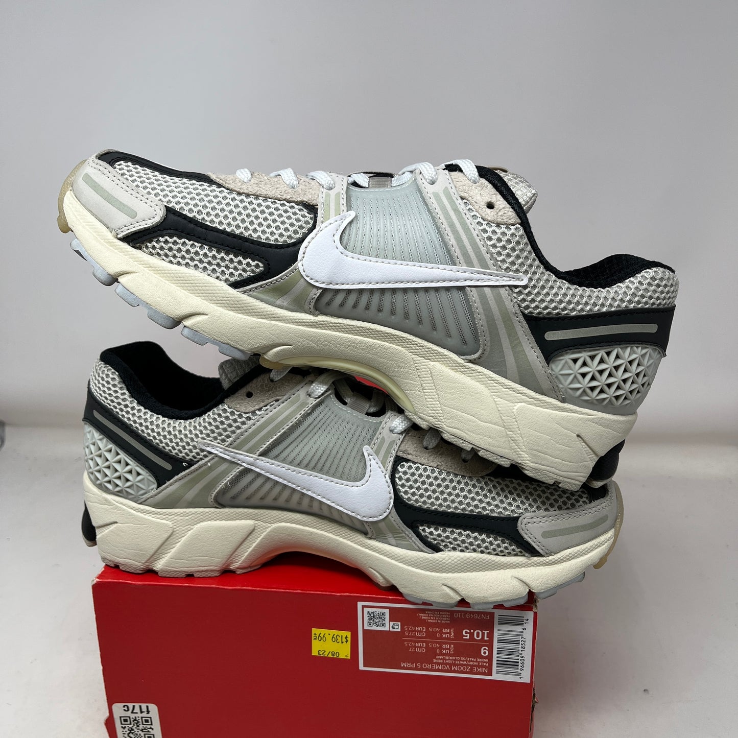 Nike Zoom Vomero 5 Supersonic Light Bone Black Used