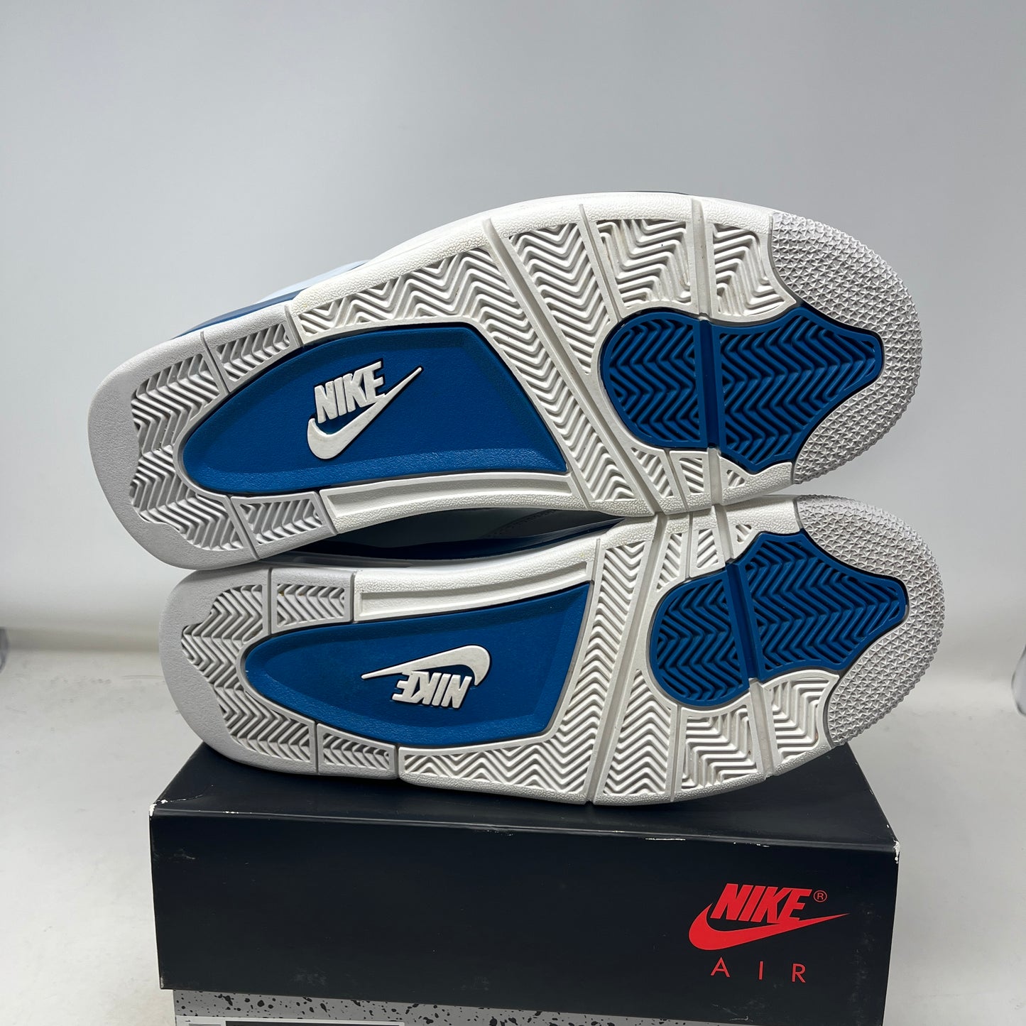 Jordan 4 Retro Military Blue (2024) Used
