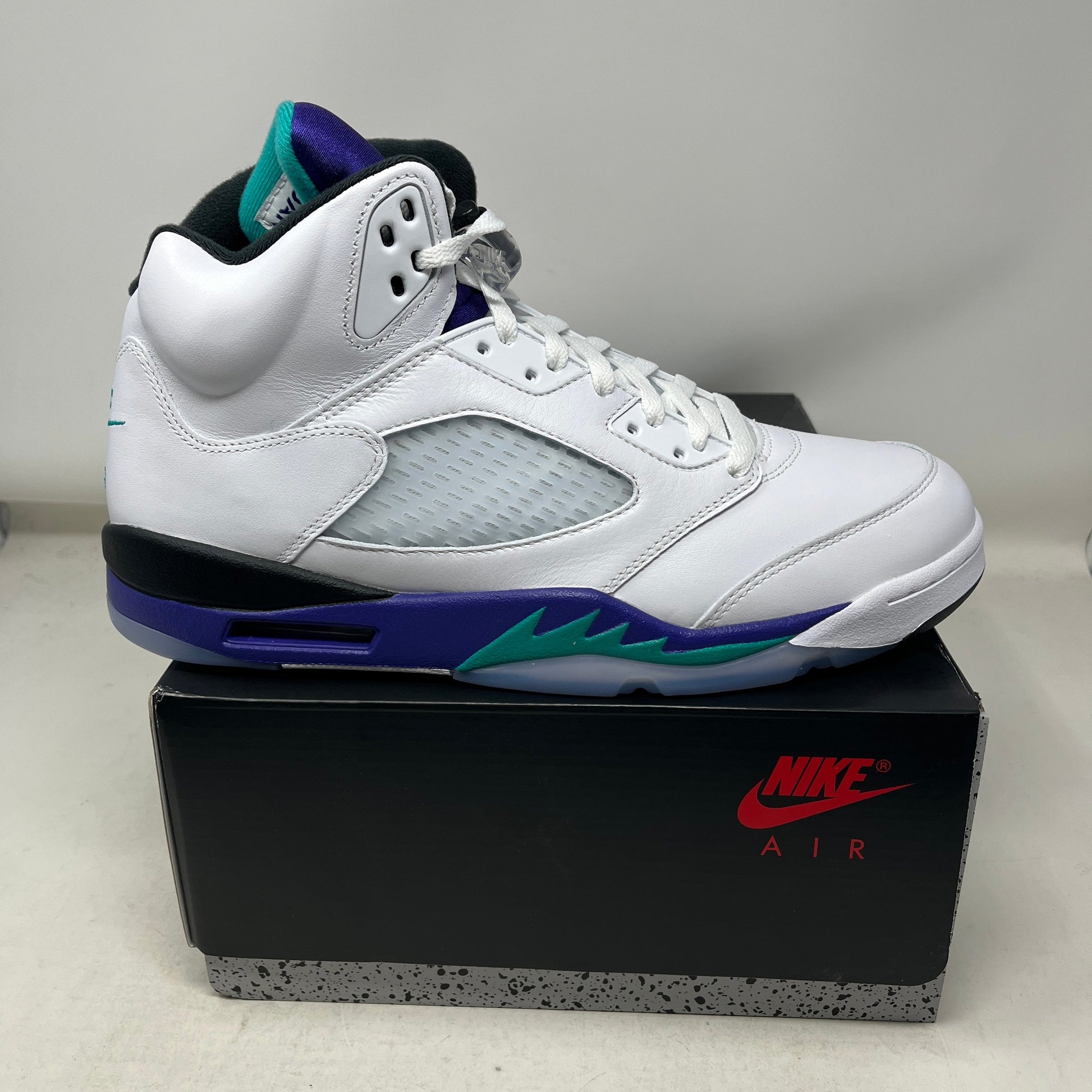 Jordan 5 Retro Grape 2025 sneaker in white leather with purple accents and visible Air cushioning, men's size 11, new condition