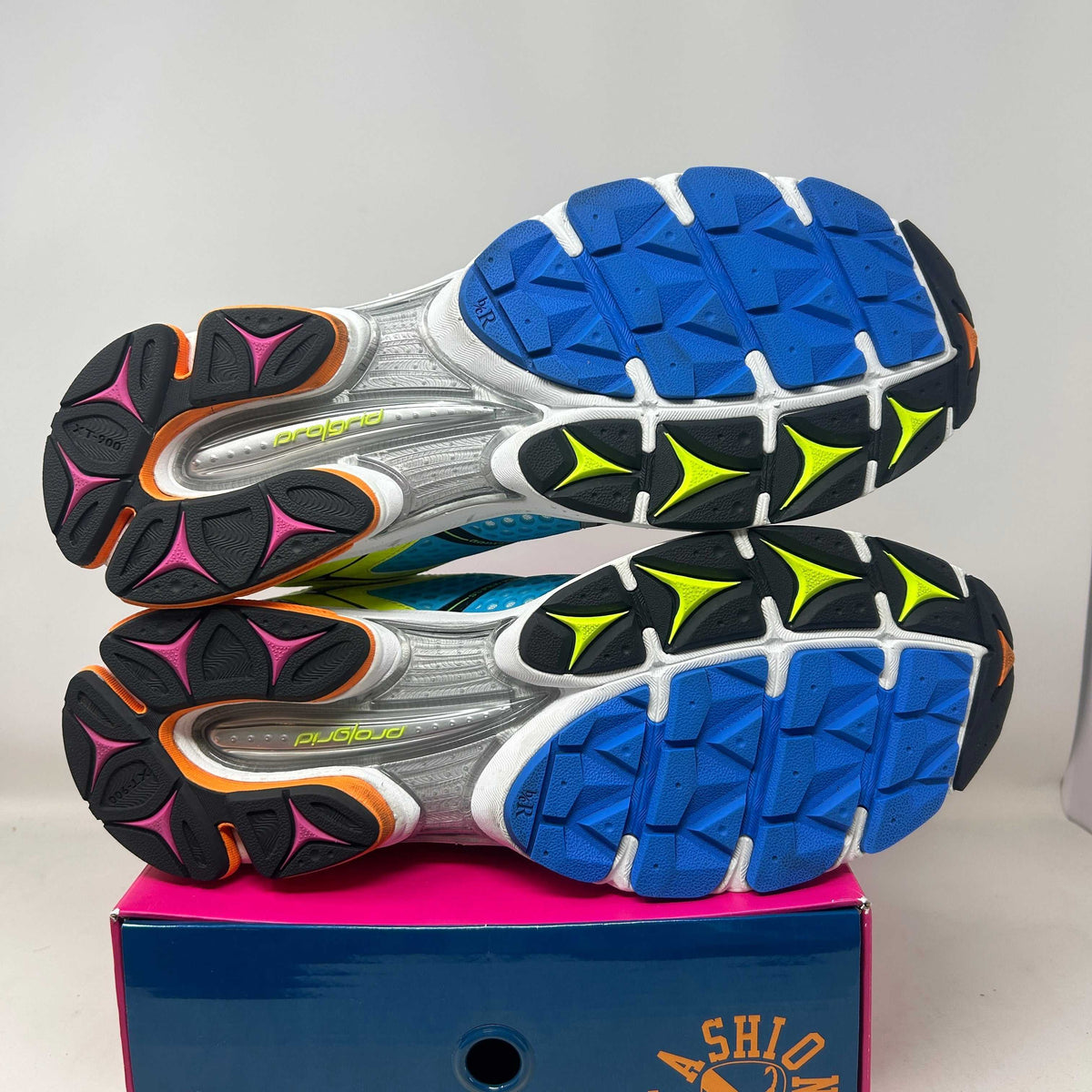 Saucony ProGrid Triumph 4 Westside Gunn Super Flygod Used